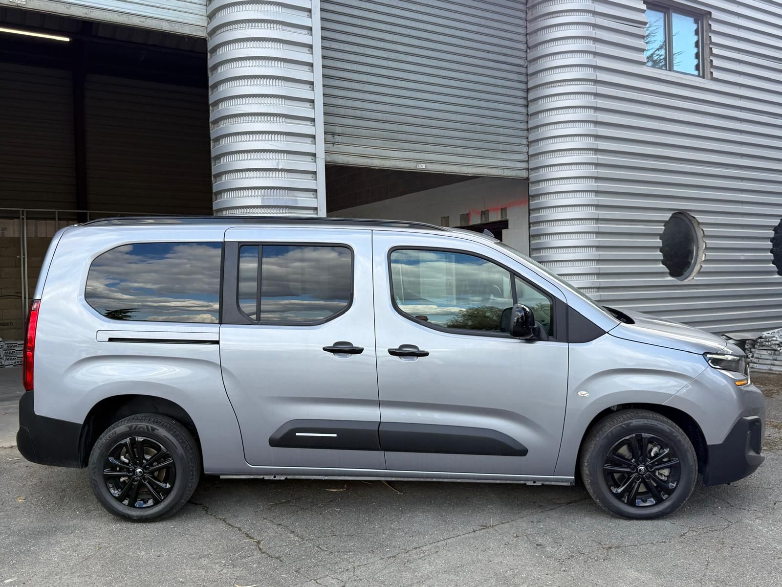 Achat CITROEN BERLINGO PLUS 7 PLACES NEW 1.6 HDI 92 CH 2026 en France pour importation en Algérie (Neuf). Spécialiste Export -3 ans, CCR, Mujahid chez DJ CAR. Réf 455qr5me