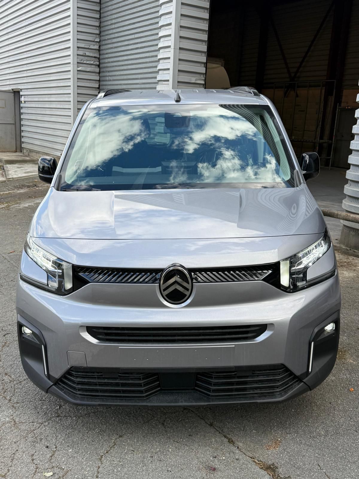 Achat CITROEN BERLINGO PLUS 7 PLACES NEW 1.6 HDI 92 CH 2026 en France pour importation en Algérie (Neuf). Spécialiste Export -3 ans, CCR, Mujahid chez DJ CAR. Réf 455qr5me
