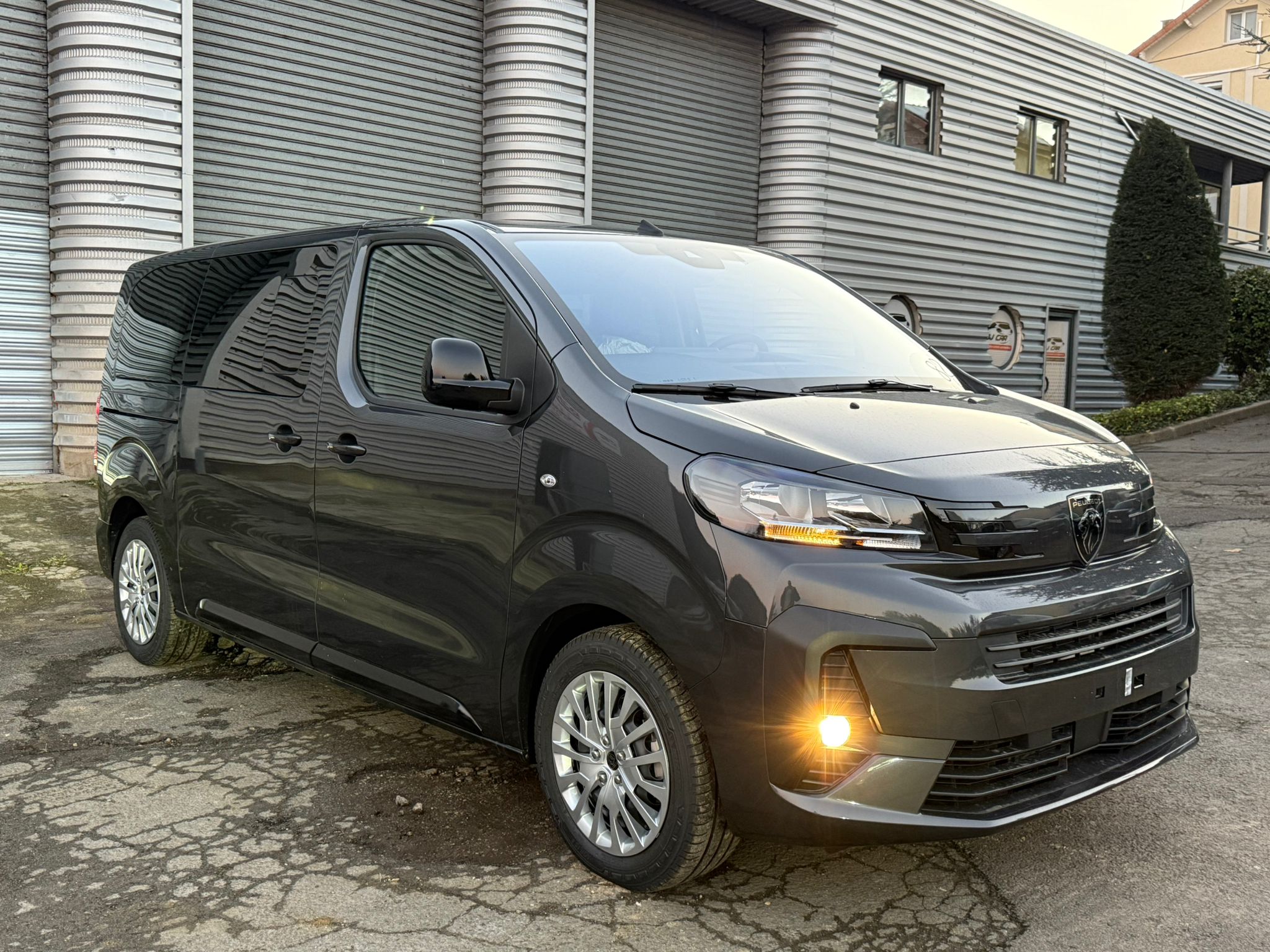 Achat PEUGEOT TRAVELLER COMBI 2.0 HDI 150 CH 9 Places 2026 en France pour importation en Algérie (Neuf). Spécialiste Export -3 ans, CCR, Mujahid chez DJ CAR. Réf z9lxcml