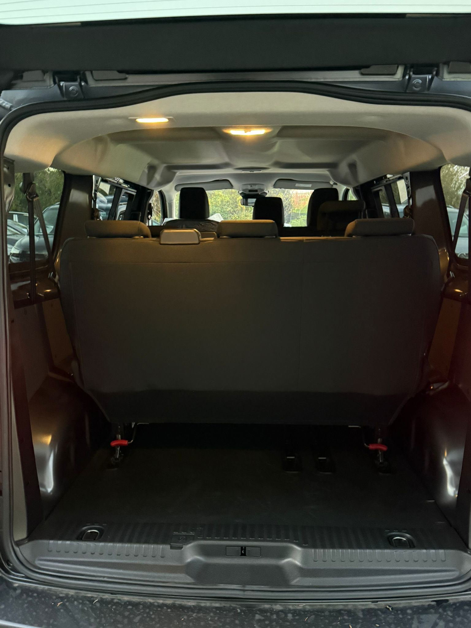 Achat PEUGEOT TRAVELLER COMBI 2.0 HDI 150 CH 9 Places 2026 en France pour importation en Algérie (Neuf). Spécialiste Export -3 ans, CCR, Mujahid chez DJ CAR. Réf z9lxcml