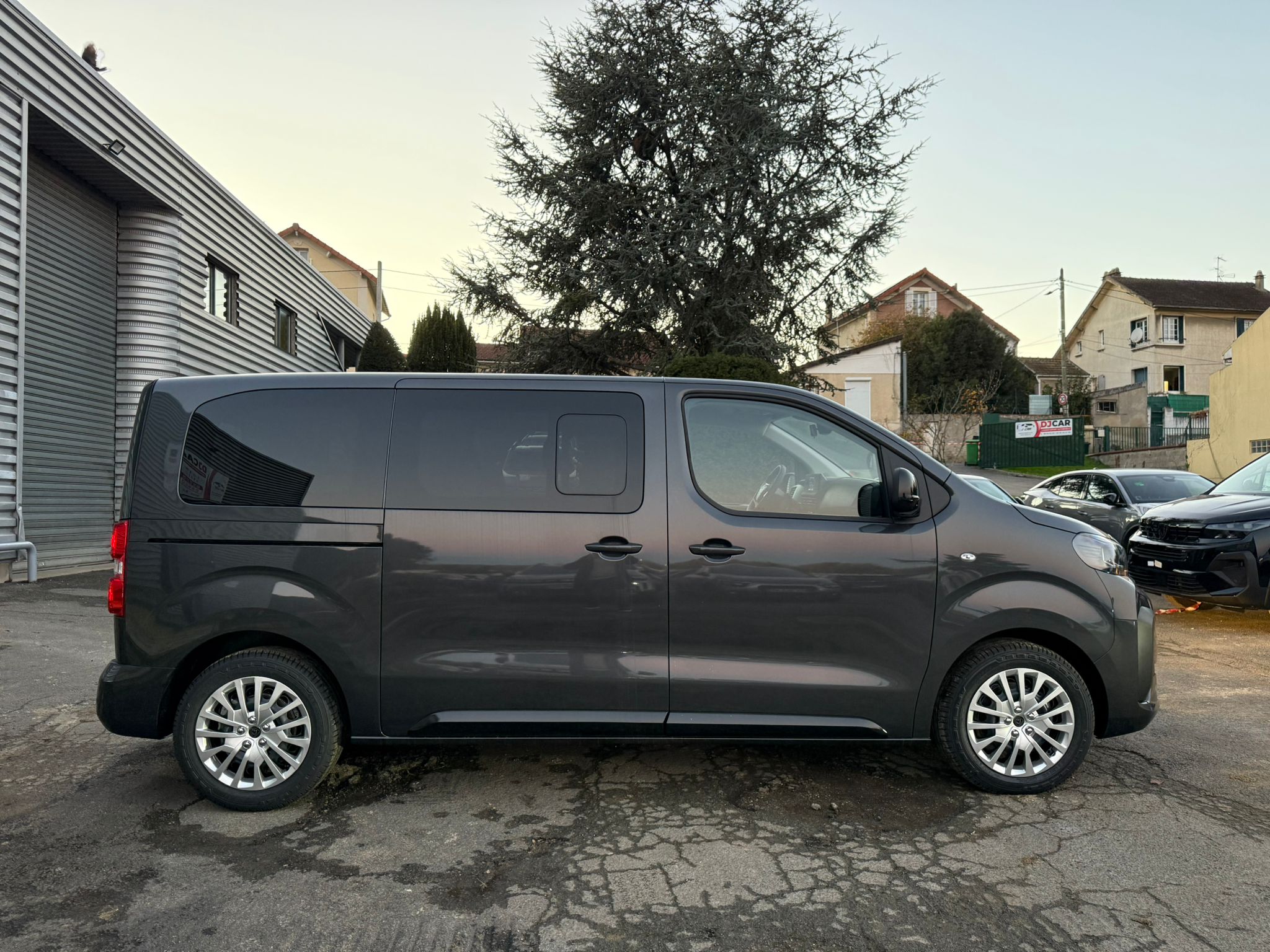 Achat PEUGEOT TRAVELLER COMBI 2.0 HDI 150 CH 9 Places 2026 en France pour importation en Algérie (Neuf). Spécialiste Export -3 ans, CCR, Mujahid chez DJ CAR. Réf z9lxcml