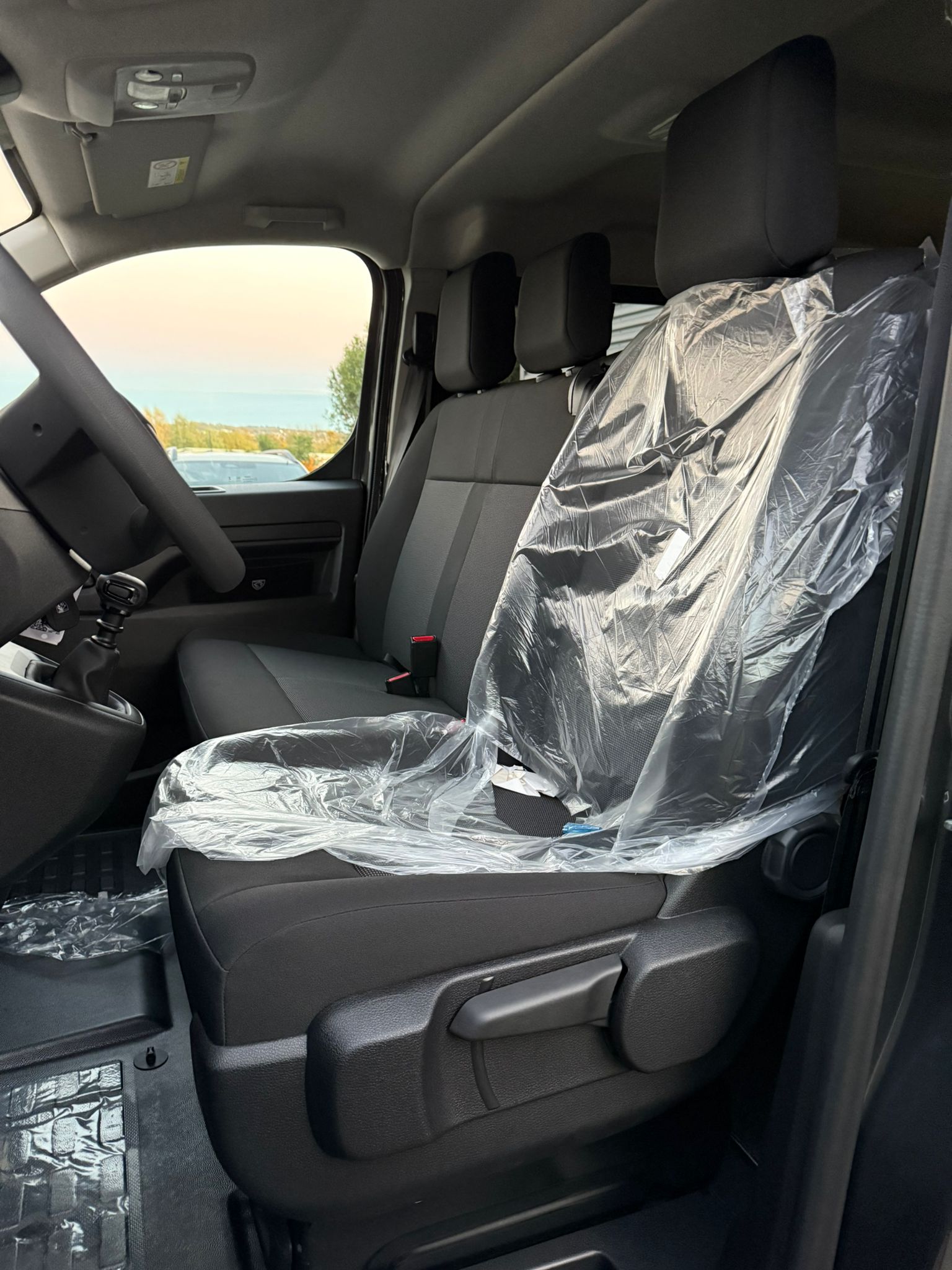 Achat PEUGEOT TRAVELLER COMBI 2.0 HDI 150 CH 9 Places 2026 en France pour importation en Algérie (Neuf). Spécialiste Export -3 ans, CCR, Mujahid chez DJ CAR. Réf z9lxcml