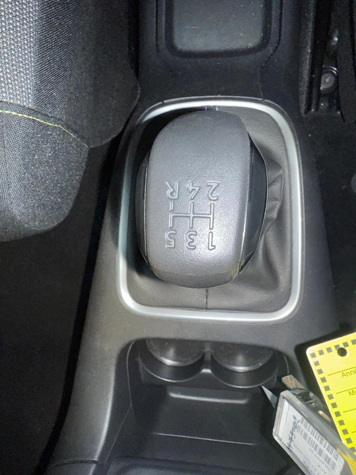 Achat CITROEN C3 SHINE 1.2 PURETECH 83 CH BVM5 2023 en France pour importation en Algérie (Occasion). Spécialiste Export -3 ans, CCR, Mujahid chez DJ CAR. Réf t9nf5el6w