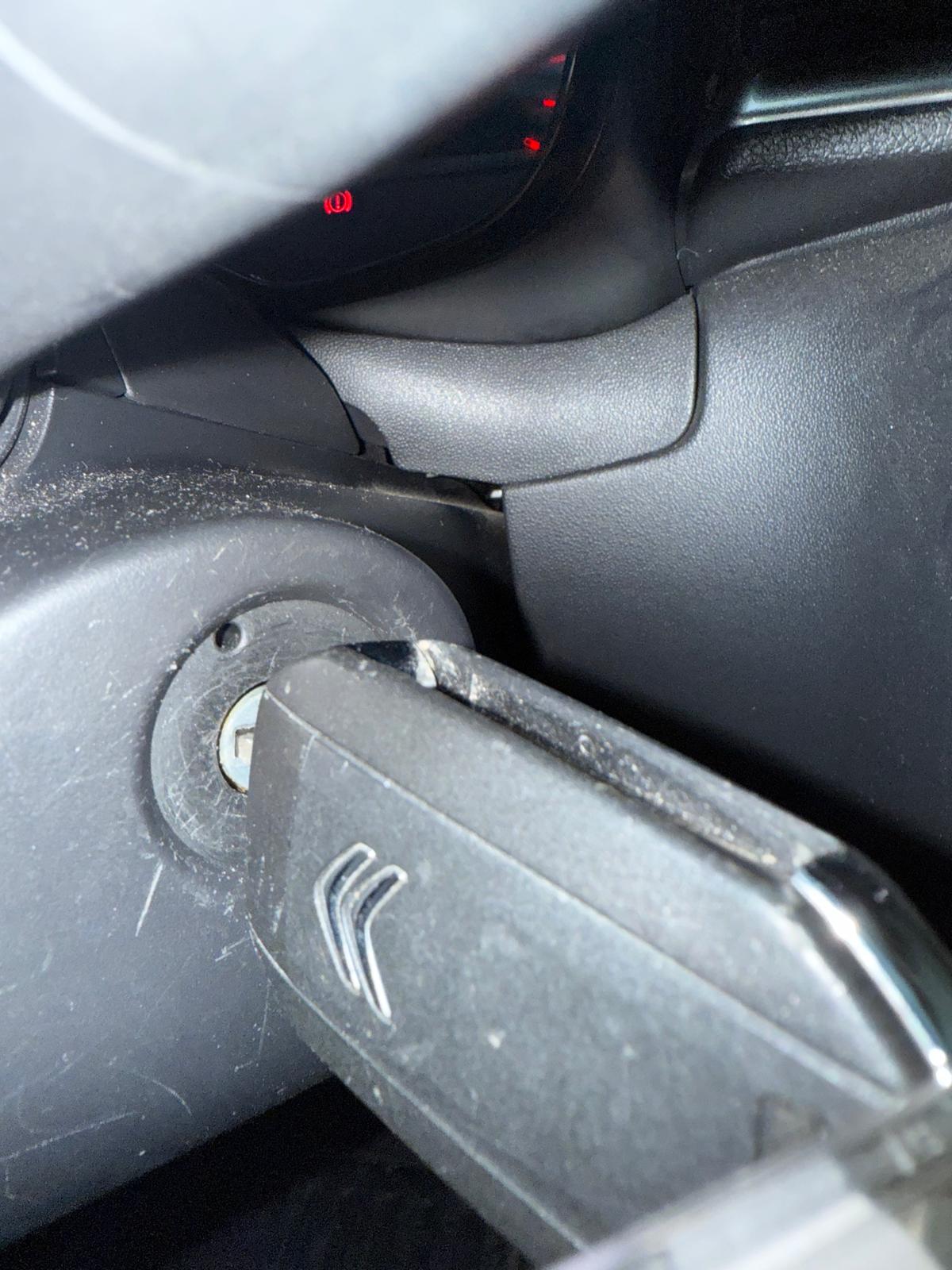 Achat CITROEN C3 SHINE 1.2 PURETECH 83 CH BVM5 2023 en France pour importation en Algérie (Occasion). Spécialiste Export -3 ans, CCR, Mujahid chez DJ CAR. Réf t9nf5el6w