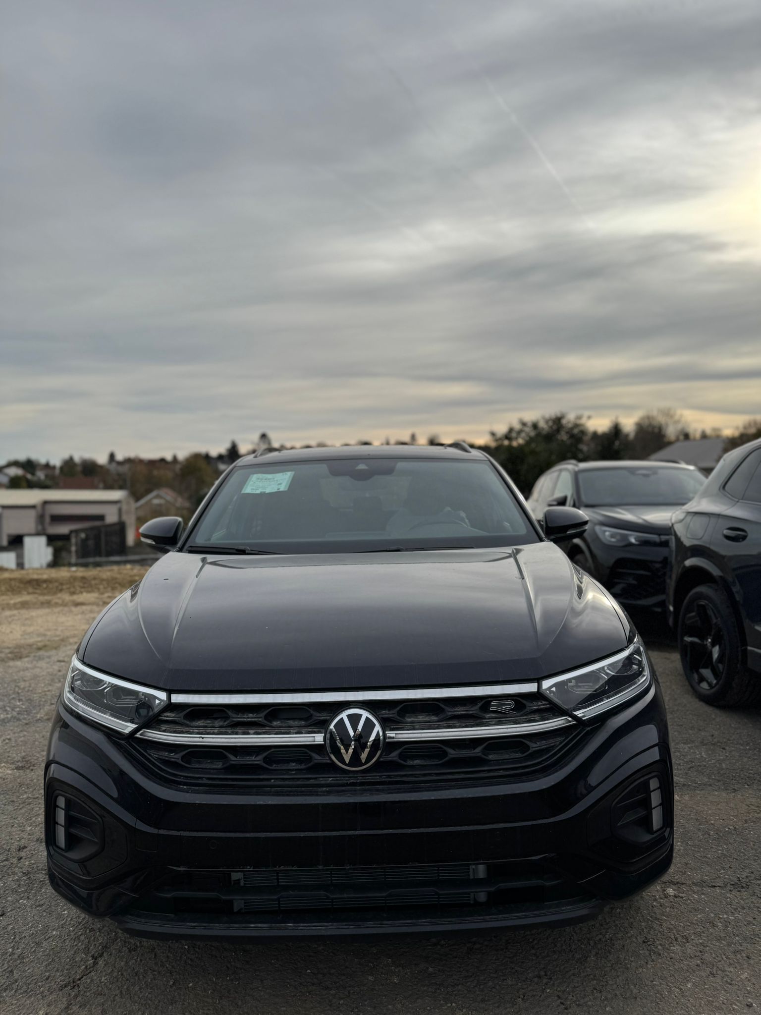 Achat VOLKSWAGEN T-ROC R-LINE 2.0 TDI 150 CH DSG7 AVEC CUIR 2026 en France pour importation en Algérie (Neuf). Spécialiste Export -3 ans, CCR, Mujahid chez DJ CAR. Réf twmjv0afk