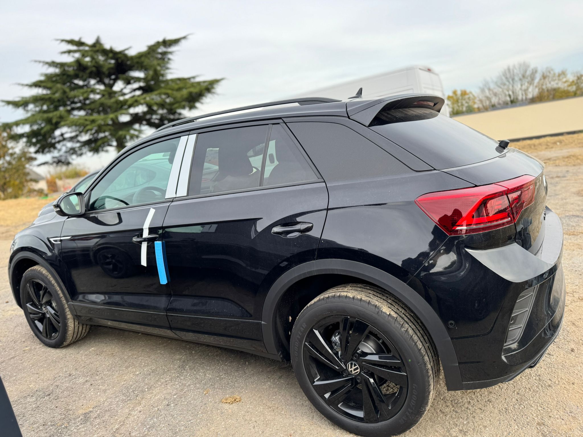 Achat VOLKSWAGEN T-ROC R-LINE 2.0 TDI 150 CH DSG7 AVEC CUIR 2026 en France pour importation en Algérie (Neuf). Spécialiste Export -3 ans, CCR, Mujahid chez DJ CAR. Réf twmjv0afk