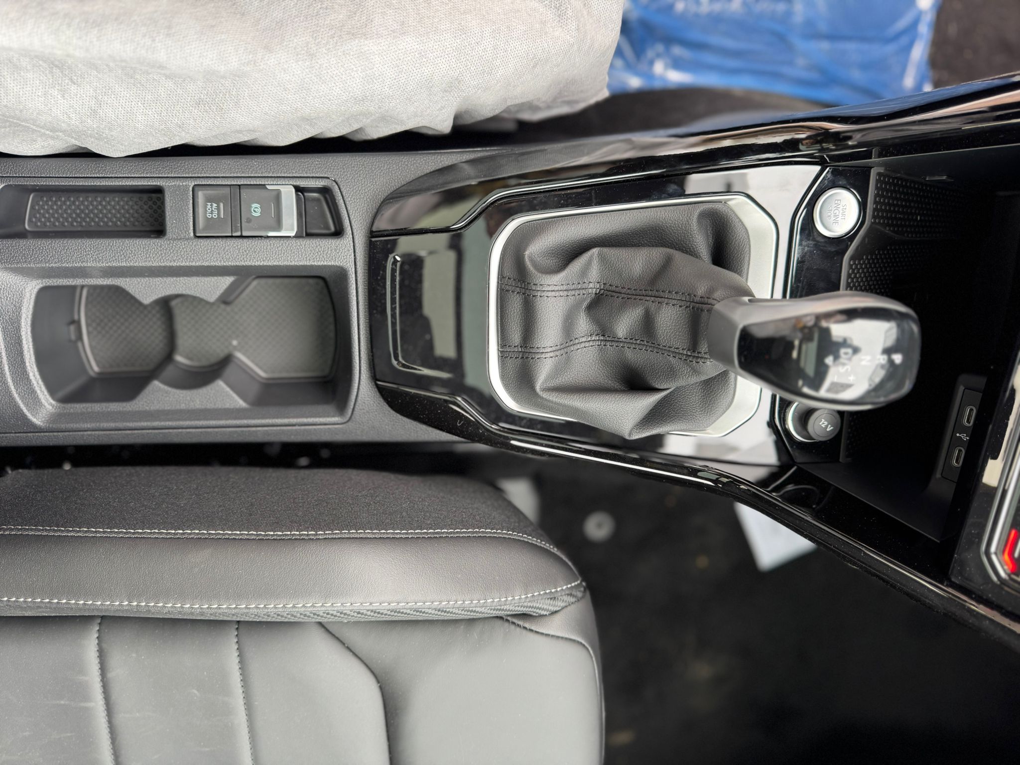 Achat VOLKSWAGEN T-ROC R-LINE 2.0 TDI 150 CH DSG7 AVEC CUIR 2026 en France pour importation en Algérie (Neuf). Spécialiste Export -3 ans, CCR, Mujahid chez DJ CAR. Réf twmjv0afk