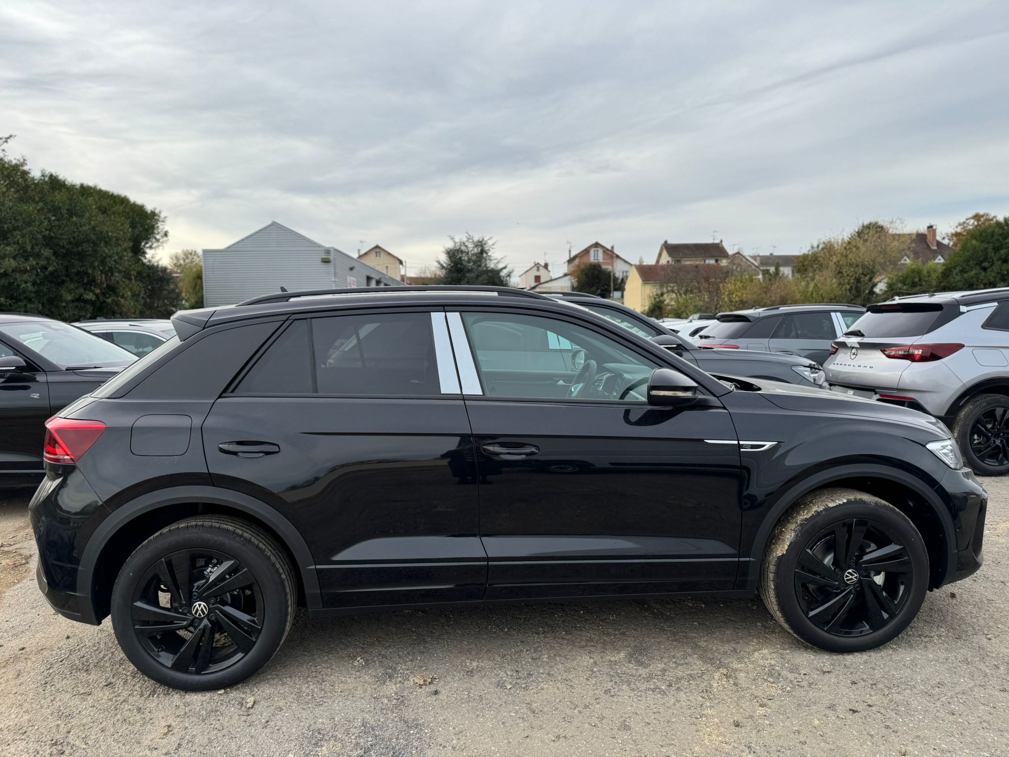 Achat VOLKSWAGEN T-ROC R-LINE 2.0 TDI 150 CH DSG7 AVEC CUIR 2026 en France pour importation en Algérie (Neuf). Spécialiste Export -3 ans, CCR, Mujahid chez DJ CAR. Réf twmjv0afk