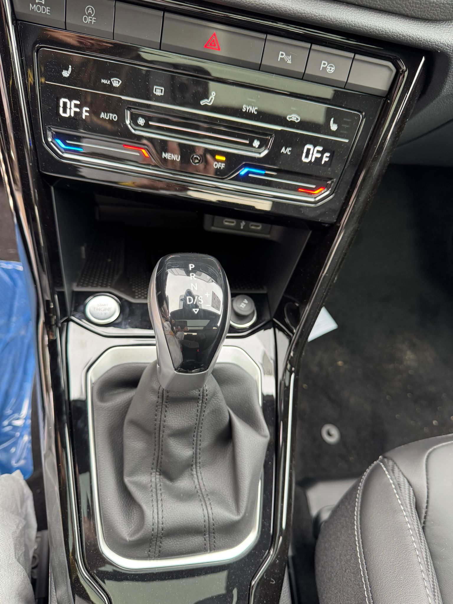 Achat VOLKSWAGEN T-ROC R-LINE 2.0 TDI 150 CH DSG7 AVEC CUIR 2026 en France pour importation en Algérie (Neuf). Spécialiste Export -3 ans, CCR, Mujahid chez DJ CAR. Réf twmjv0afk