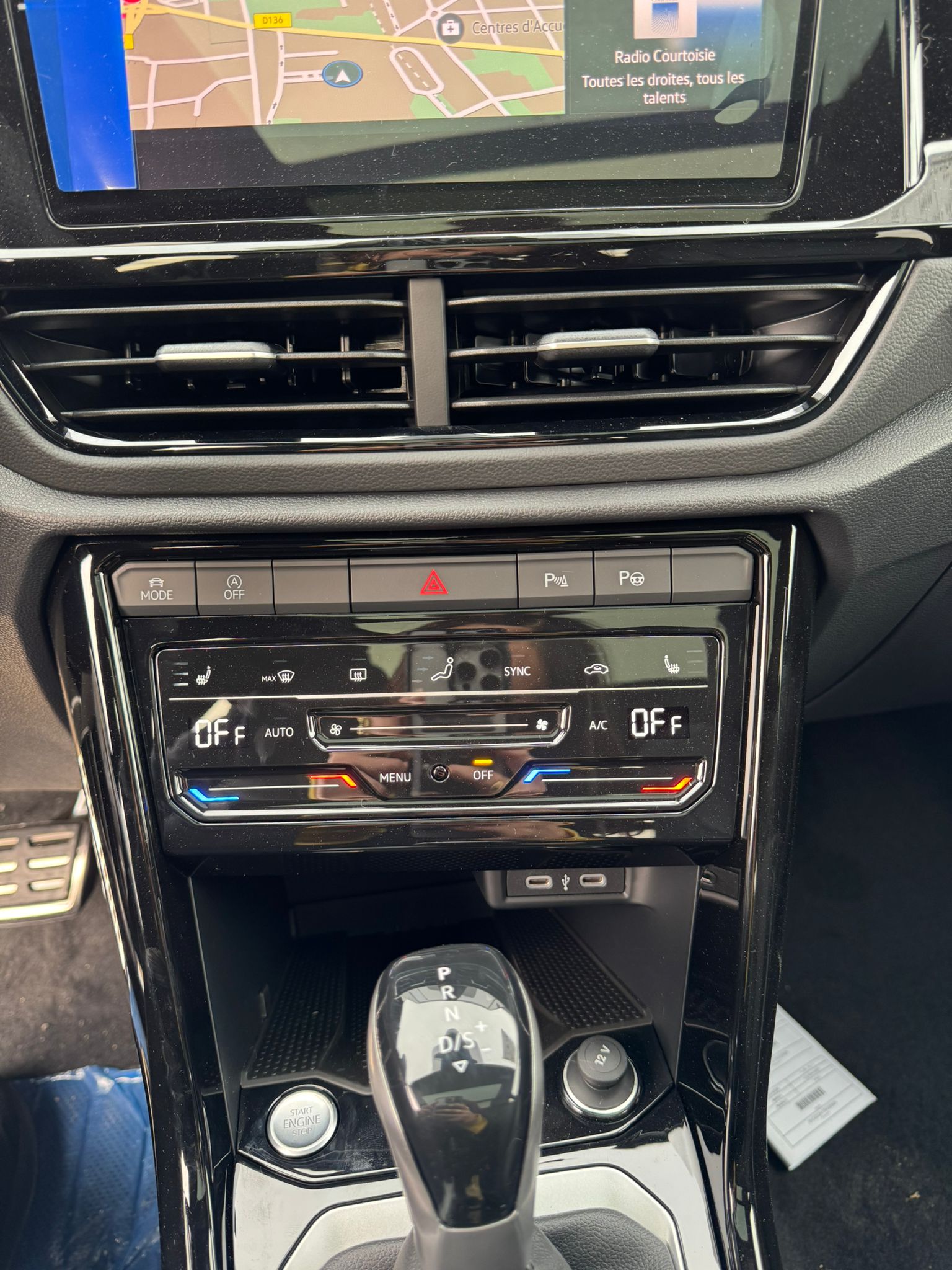 Achat VOLKSWAGEN T-ROC R-LINE 2.0 TDI 150 CH DSG7 AVEC CUIR 2026 en France pour importation en Algérie (Neuf). Spécialiste Export -3 ans, CCR, Mujahid chez DJ CAR. Réf twmjv0afk