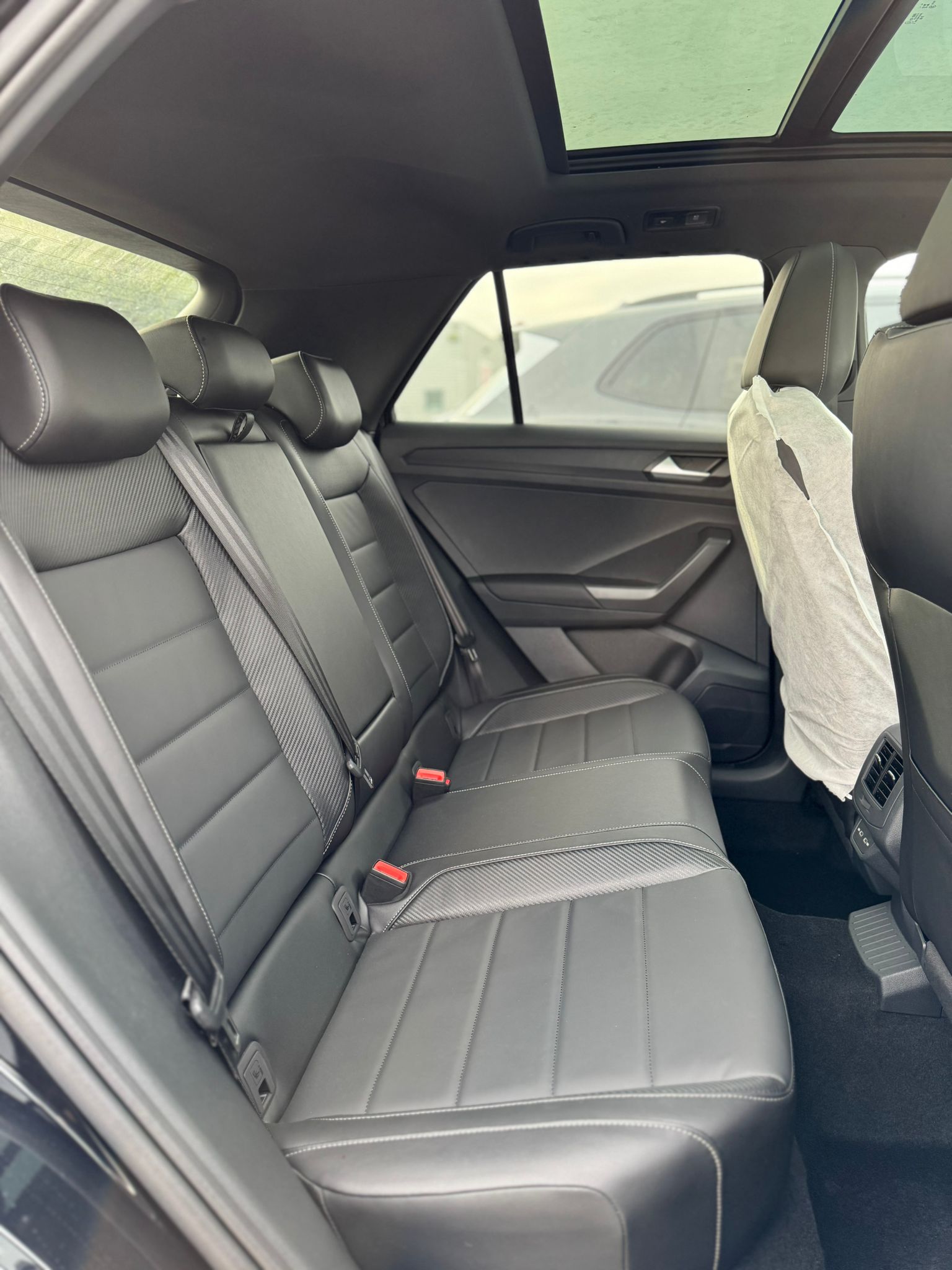 Achat VOLKSWAGEN T-ROC R-LINE 2.0 TDI 150 CH DSG7 AVEC CUIR 2026 en France pour importation en Algérie (Neuf). Spécialiste Export -3 ans, CCR, Mujahid chez DJ CAR. Réf twmjv0afk