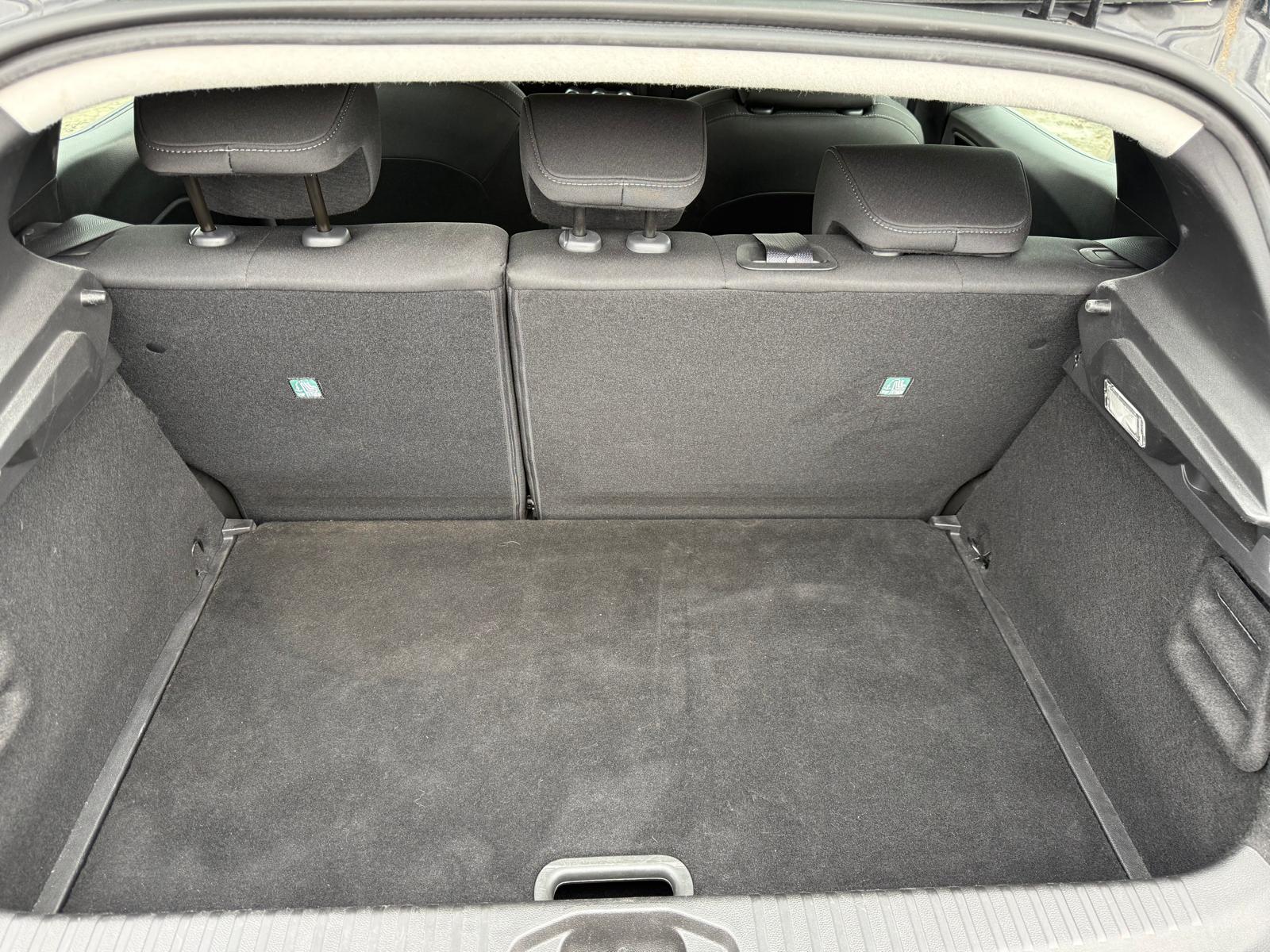 Achat RENAULT CLIO 5 EQUILIBRE 1.0 TCE 90 CH 2023 en France pour importation en Algérie (Occasion). Spécialiste Export -3 ans, CCR, Mujahid chez DJ CAR. Réf 455orat6