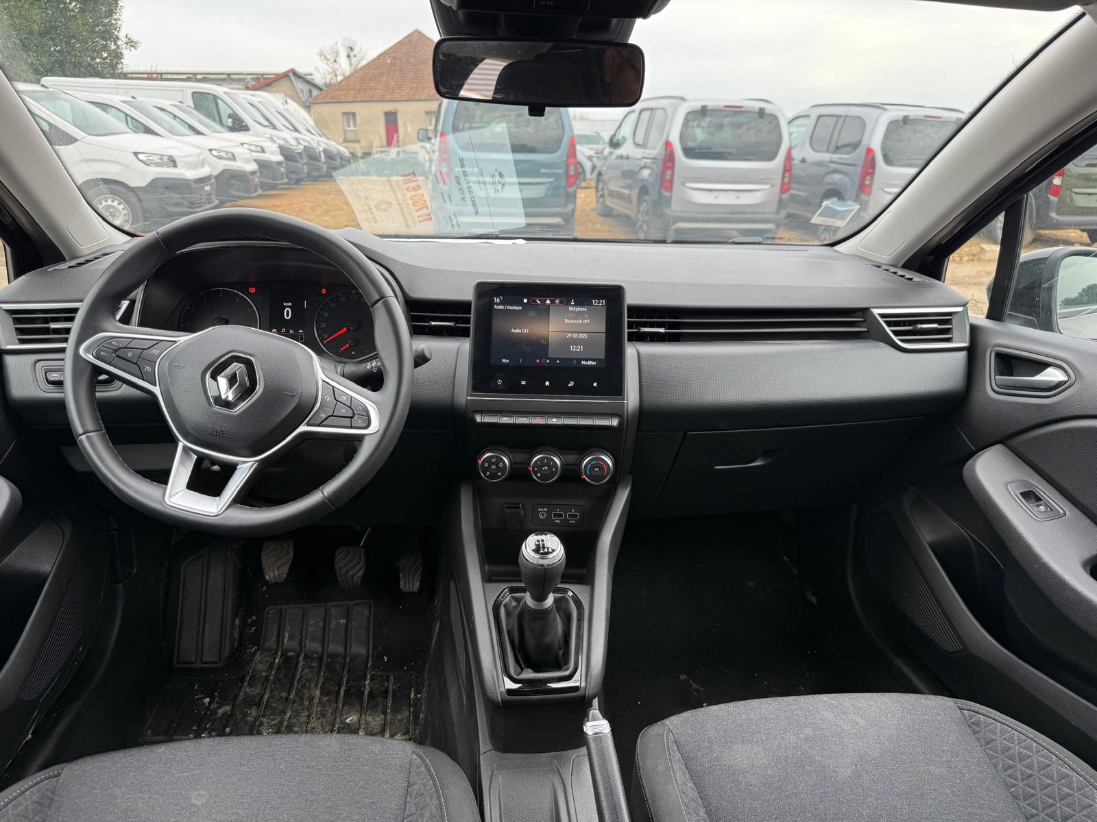 Achat RENAULT CLIO 5 EQUILIBRE 1.0 TCE 90 CH 2023 en France pour importation en Algérie (Occasion). Spécialiste Export -3 ans, CCR, Mujahid chez DJ CAR. Réf 455orat6