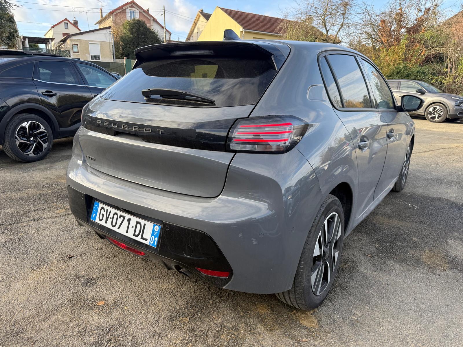 Achat PEUGEOT 208 ALLURE 1.2 PURETECH 100 CH 2024 en France pour importation en Algérie (Occasion). Spécialiste Export -3 ans, CCR, Mujahid chez DJ CAR. Réf 5yhfzw6