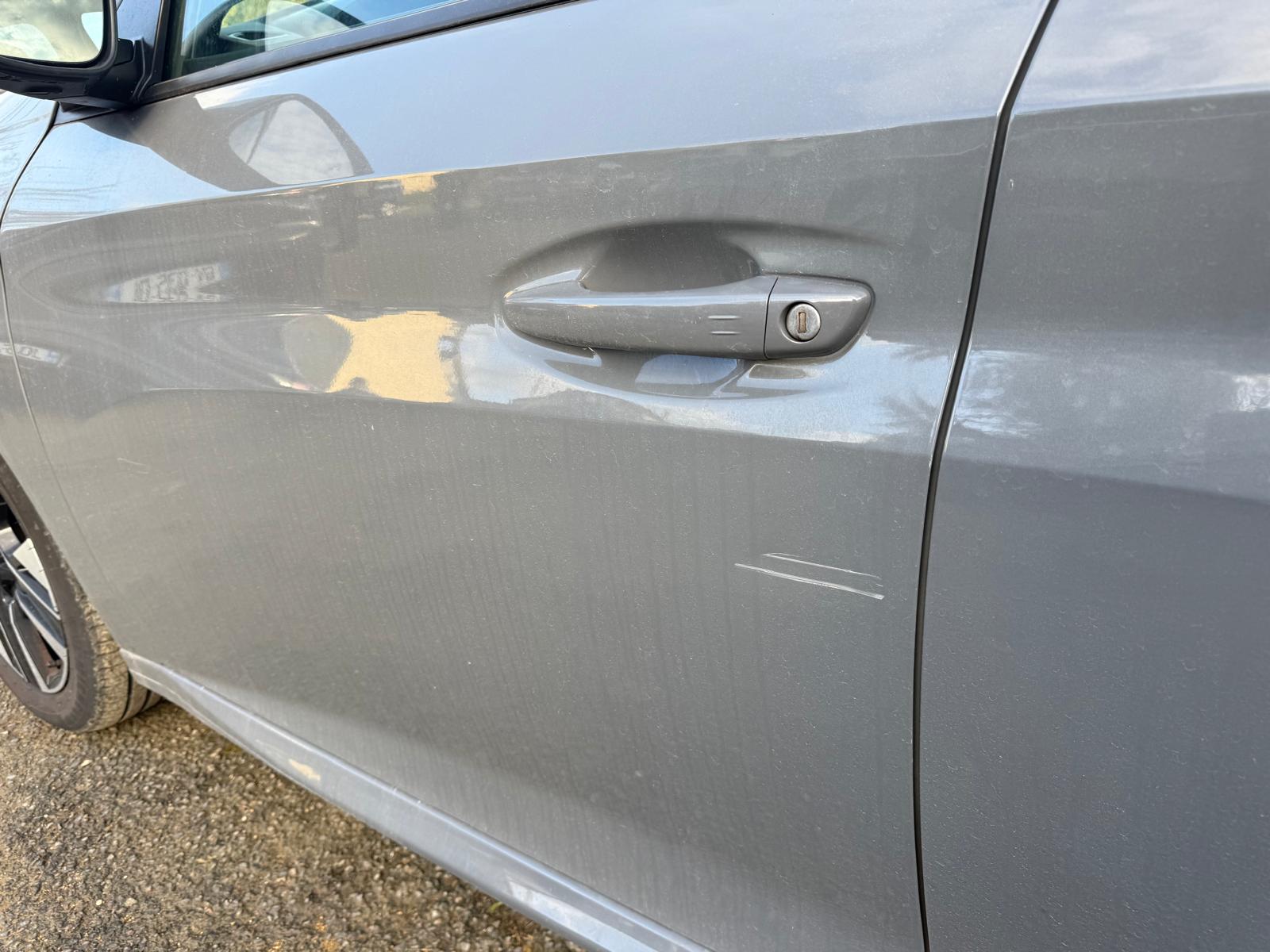 Achat PEUGEOT 208 ALLURE 1.2 PURETECH 100 CH 2024 en France pour importation en Algérie (Occasion). Spécialiste Export -3 ans, CCR, Mujahid chez DJ CAR. Réf 5yhfzw6