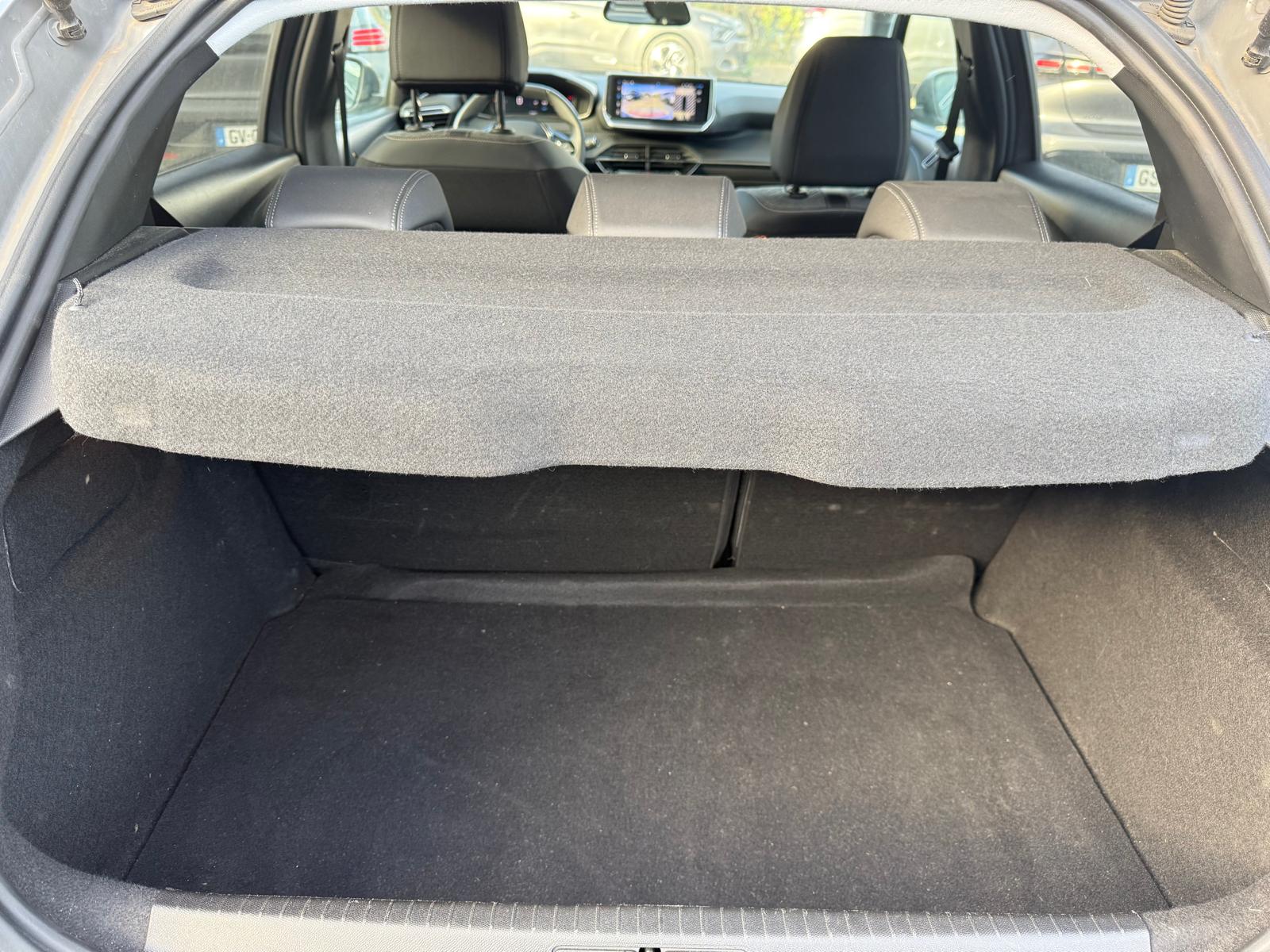 Achat PEUGEOT 208 ALLURE 1.2 PURETECH 100 CH 2024 en France pour importation en Algérie (Occasion). Spécialiste Export -3 ans, CCR, Mujahid chez DJ CAR. Réf 5yhfzw6