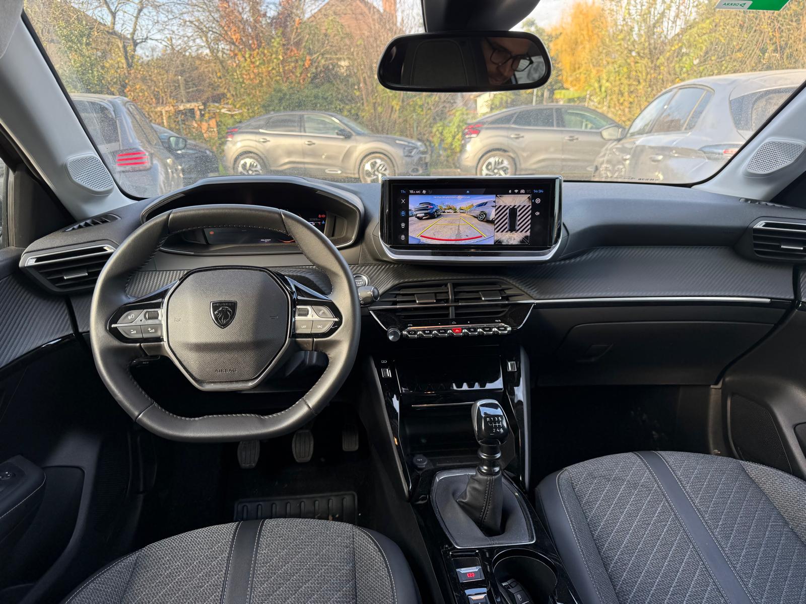 Achat PEUGEOT 208 ALLURE 1.2 PURETECH 100 CH 2024 en France pour importation en Algérie (Occasion). Spécialiste Export -3 ans, CCR, Mujahid chez DJ CAR. Réf 5yhfzw6