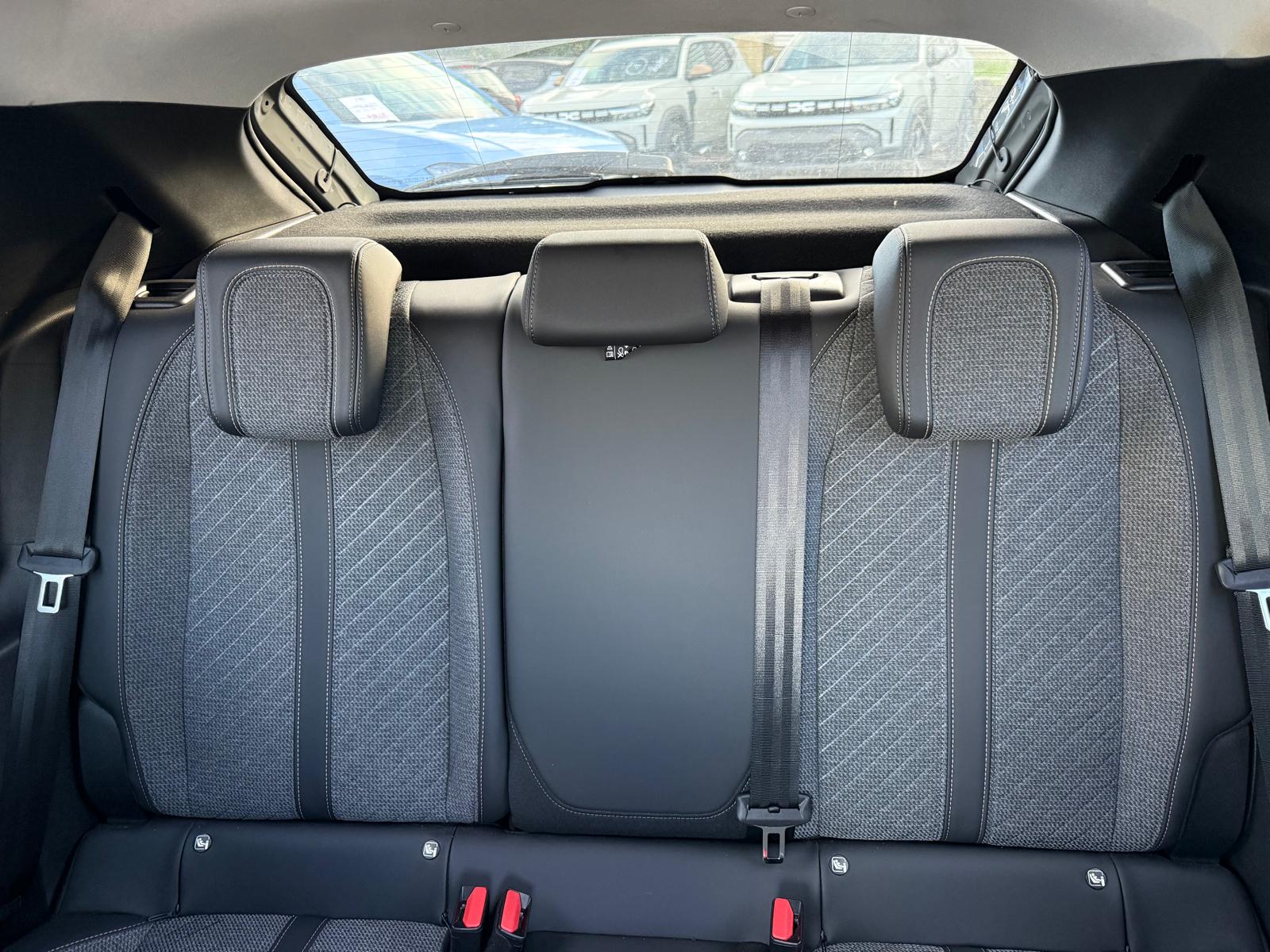 Achat PEUGEOT 208 ALLURE 1.2 PURETECH 100 CH 2024 en France pour importation en Algérie (Occasion). Spécialiste Export -3 ans, CCR, Mujahid chez DJ CAR. Réf 5yhfzw6