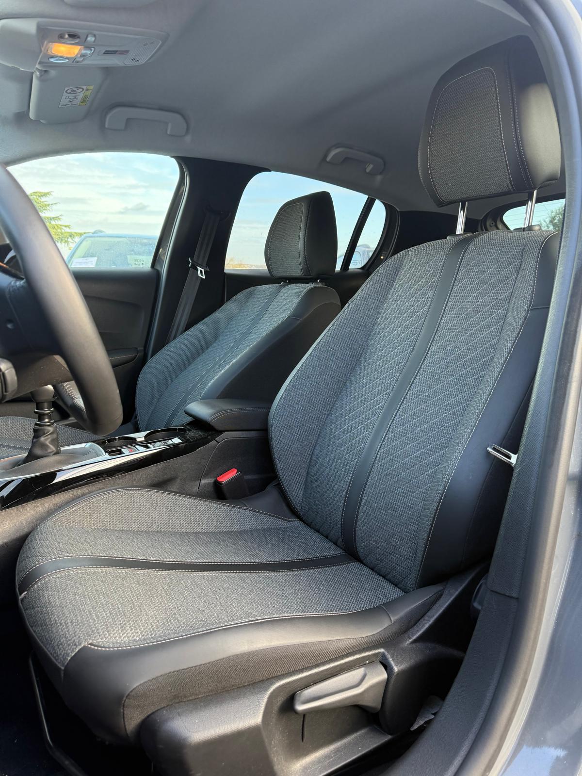 Achat PEUGEOT 208 ALLURE 1.2 PURETECH 100 CH 2024 en France pour importation en Algérie (Occasion). Spécialiste Export -3 ans, CCR, Mujahid chez DJ CAR. Réf 5yhfzw6