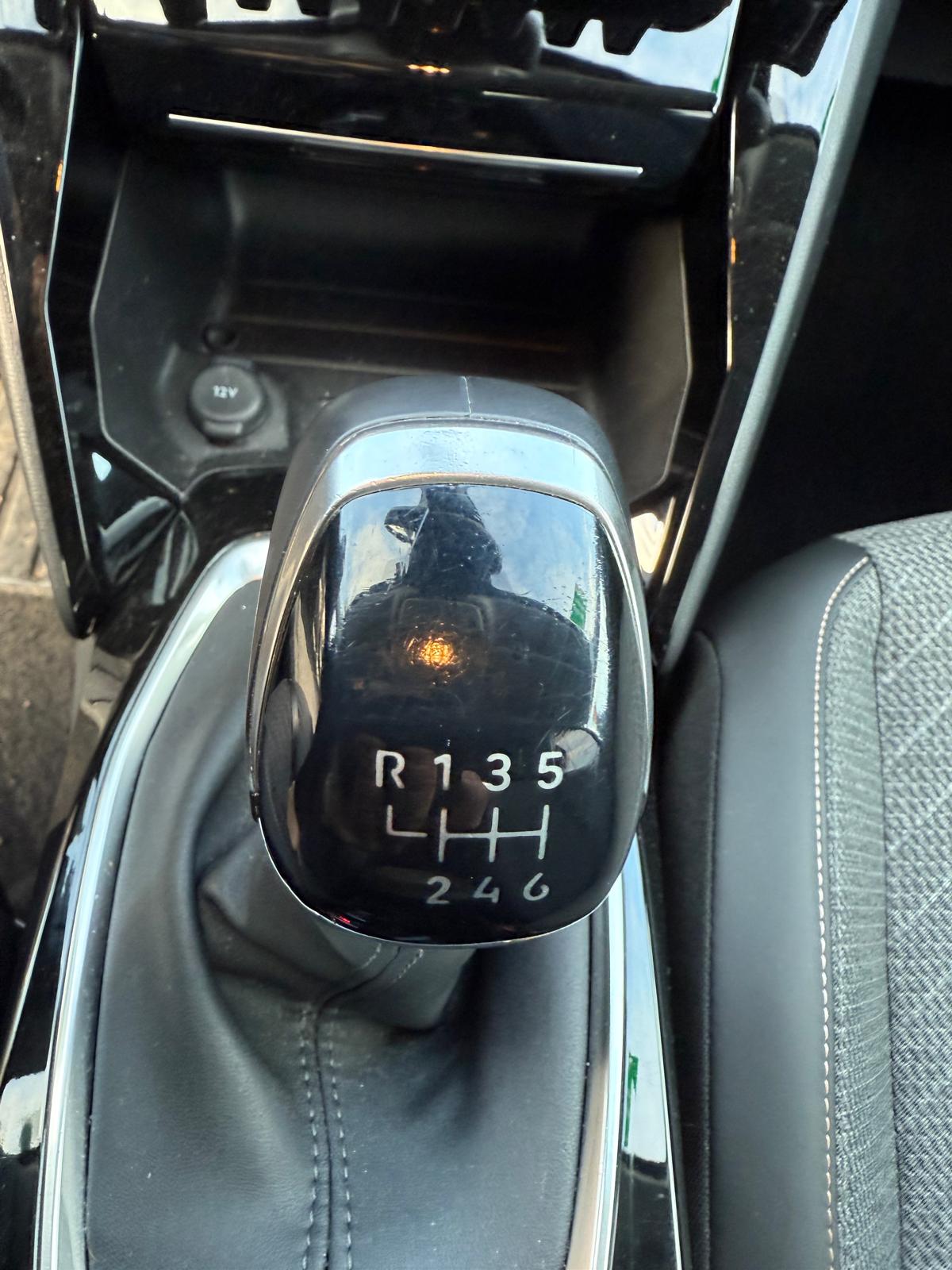 Achat PEUGEOT 208 ALLURE 1.2 PURETECH 100 CH 2024 en France pour importation en Algérie (Occasion). Spécialiste Export -3 ans, CCR, Mujahid chez DJ CAR. Réf 5yhfzw6