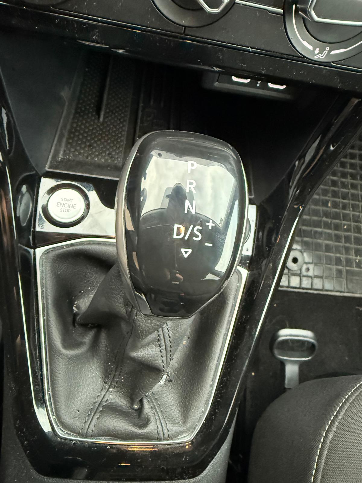 Achat VOLKSWAGEN T-CROSS LIFE PLUS 1.0 TSI 115 CH DSG7 2025 en France pour importation en Algérie (Occasion). Spécialiste Export -3 ans, CCR, Mujahid chez DJ CAR. Réf 1la5l8v4