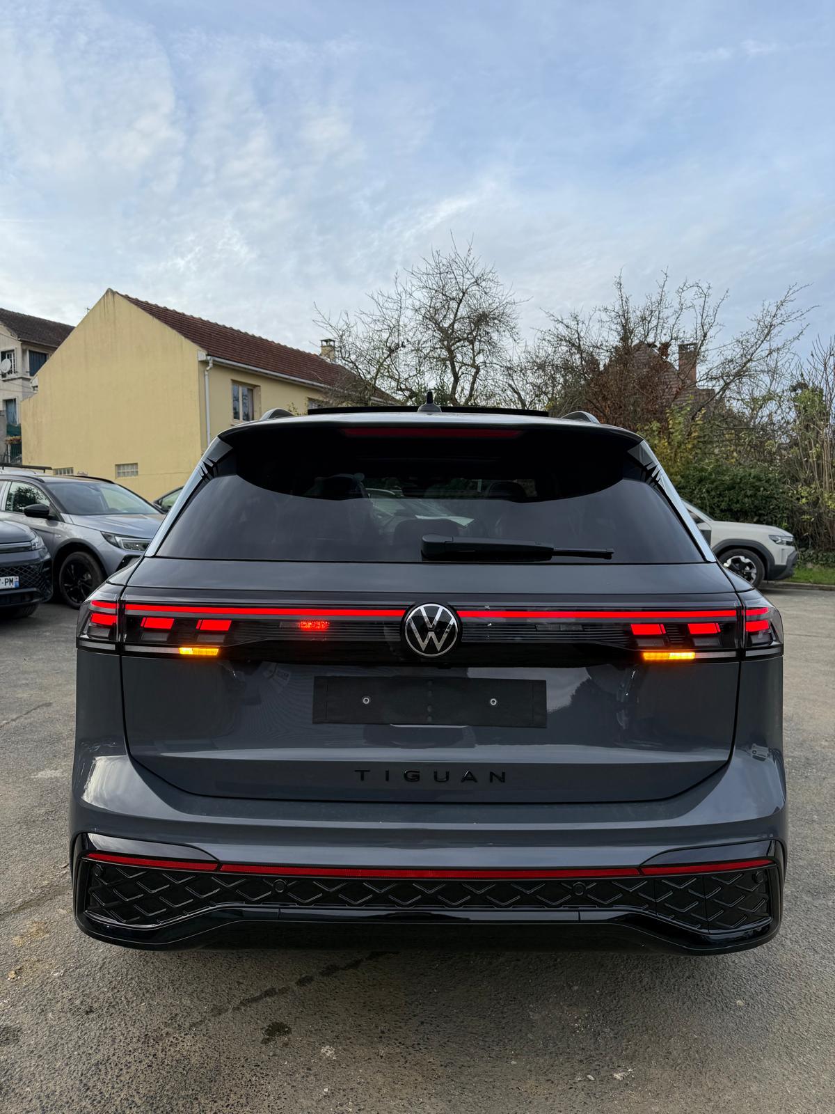 Achat VOLKSWAGEN TIGUAN R-LINE 1.5 ETSI 150 CH DSG 2026 en France pour importation en Algérie (Neuf). Spécialiste Export -3 ans, CCR, Mujahid chez DJ CAR. Réf 2mjoi6q