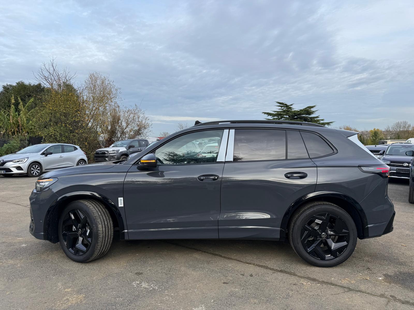 Achat VOLKSWAGEN TIGUAN R-LINE 1.5 ETSI 150 CH DSG 2026 en France pour importation en Algérie (Neuf). Spécialiste Export -3 ans, CCR, Mujahid chez DJ CAR. Réf 2mjoi6q