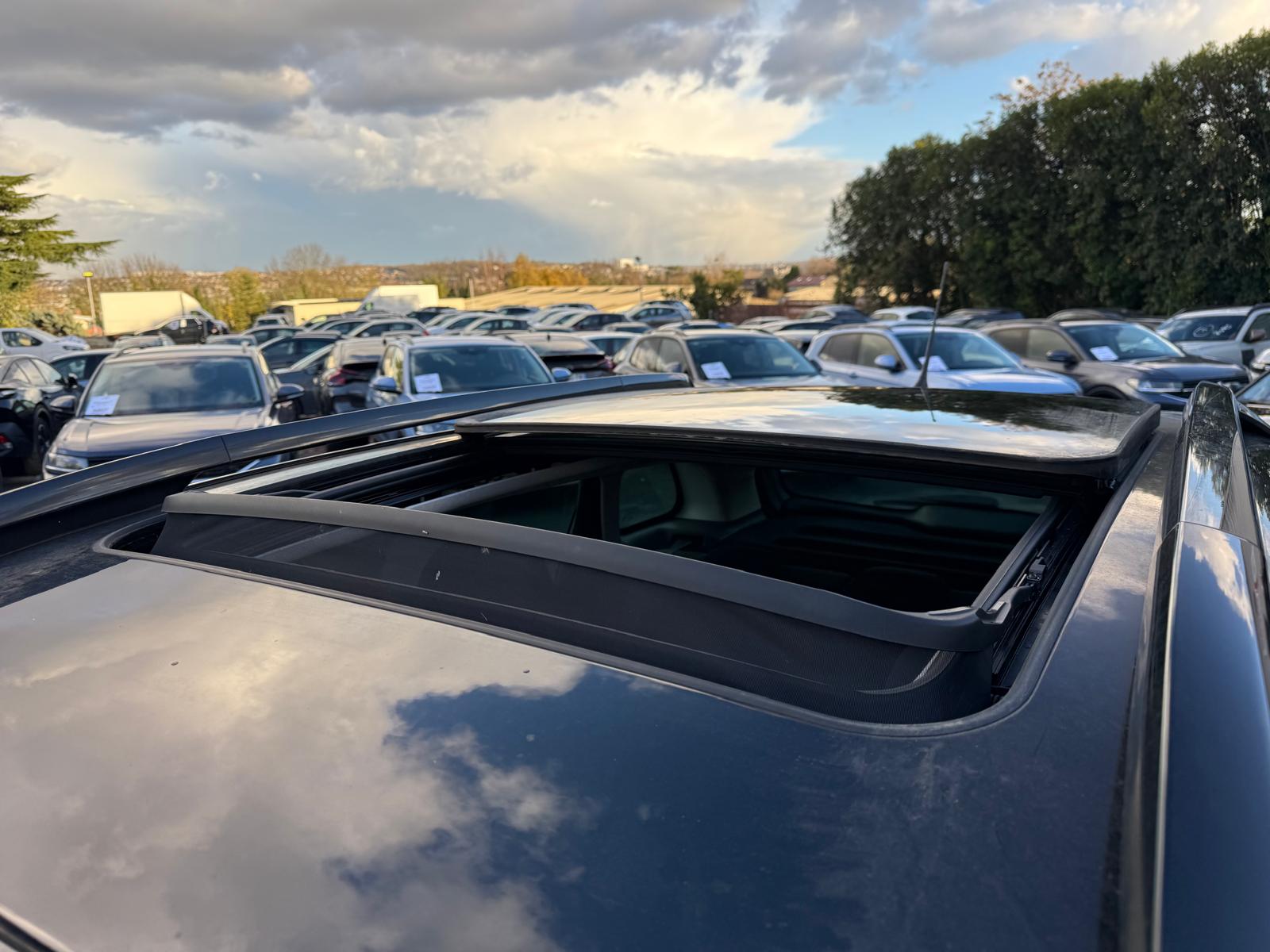 Achat CITROEN C3 AIRCROSS 1.2 PURETECH SHINE 110 CH S&S BVM6 2023 en France pour importation en Algérie (Occasion). Spécialiste Export -3 ans, CCR, Mujahid chez DJ CAR. Réf 2tbribs