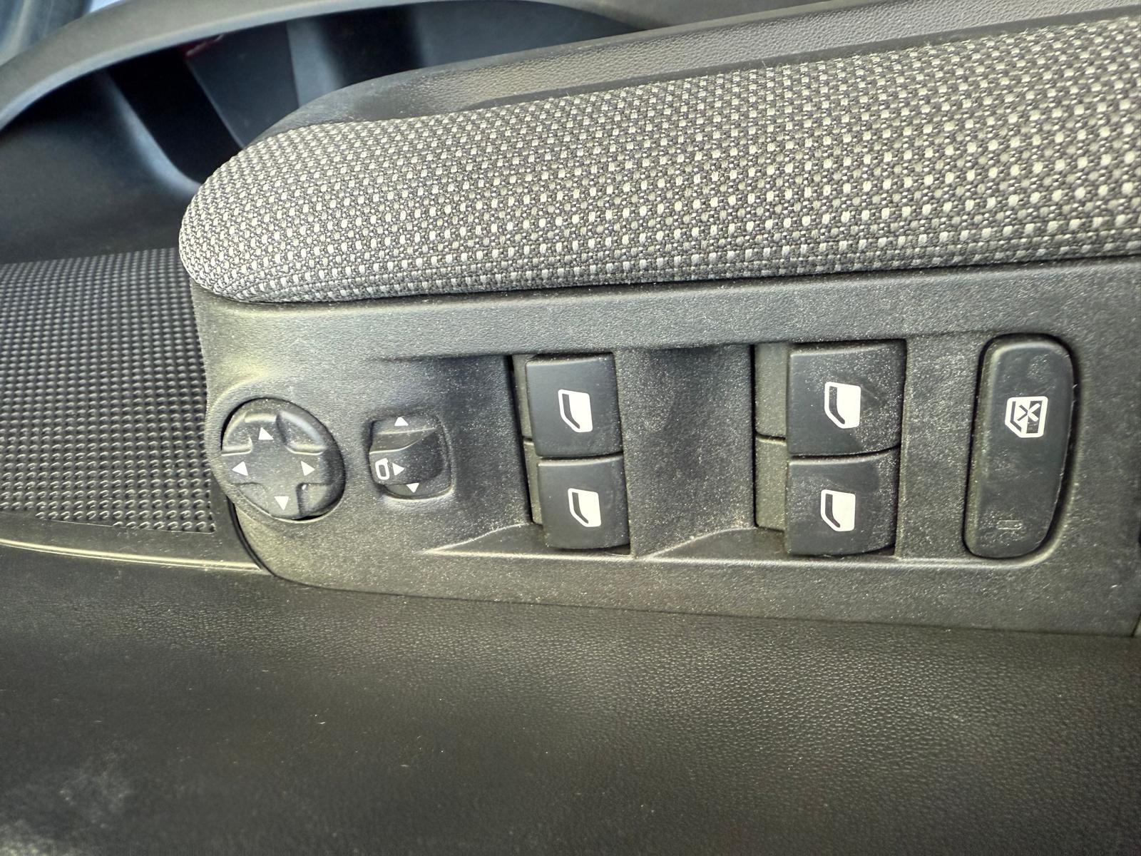 Achat CITROEN C3 AIRCROSS 1.2 PURETECH SHINE 110 CH S&S BVM6 2023 en France pour importation en Algérie (Occasion). Spécialiste Export -3 ans, CCR, Mujahid chez DJ CAR. Réf 2tbribs