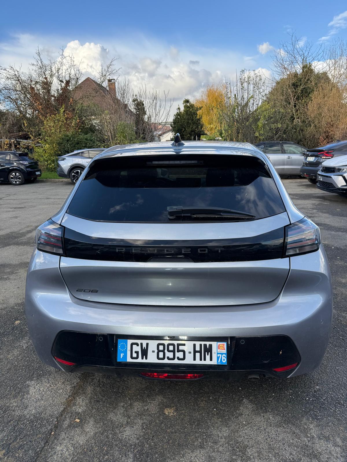 Achat PEUGEOT 208 ALLURE 1.2 PURETECH 100 CH 11/04/2024 en France pour importation en Algérie (Occasion). Spécialiste Export -3 ans, CCR, Mujahid chez DJ CAR. Réf 16gcy0h6z