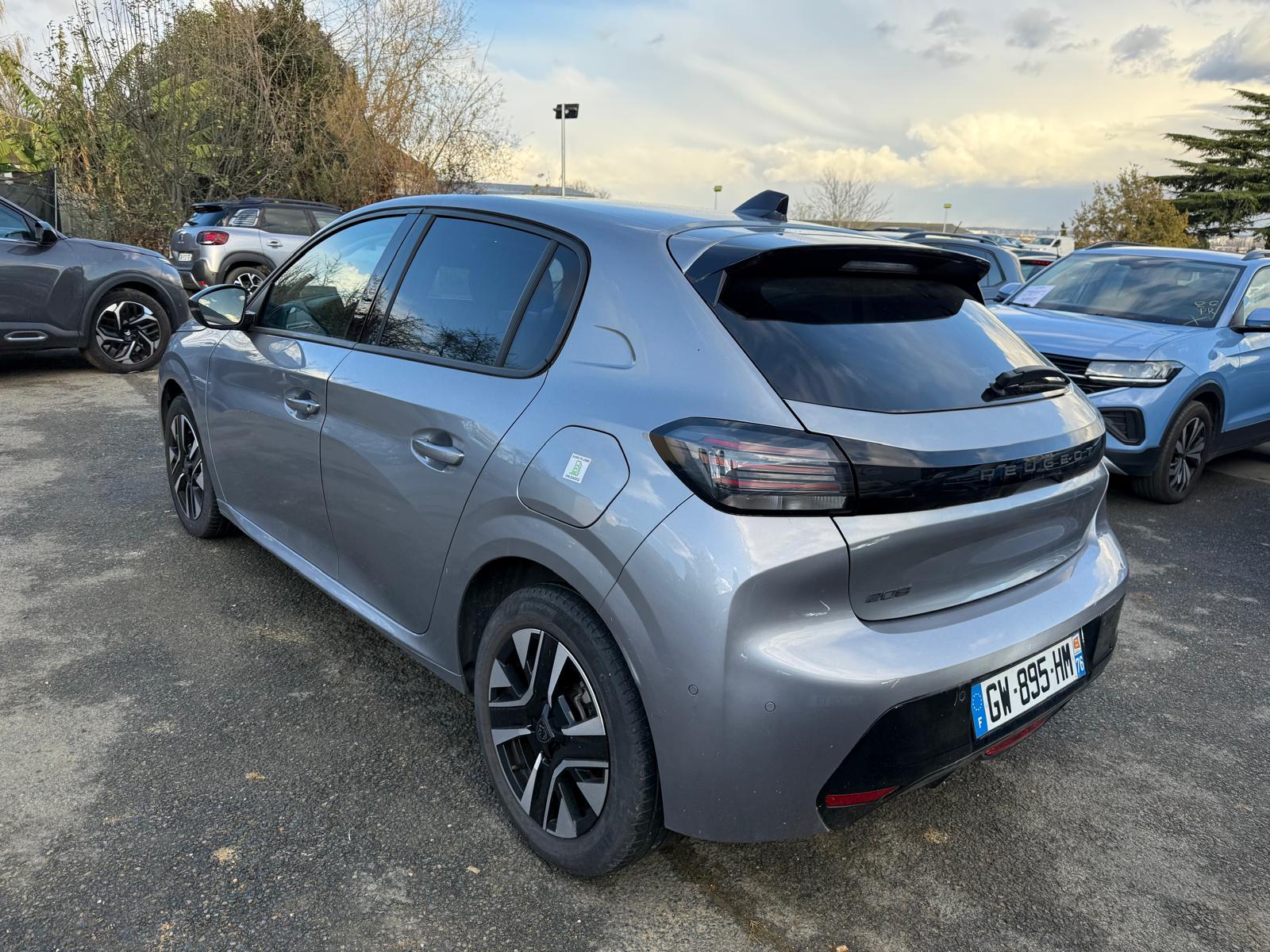 Achat PEUGEOT 208 ALLURE 1.2 PURETECH 100 CH 11/04/2024 en France pour importation en Algérie (Occasion). Spécialiste Export -3 ans, CCR, Mujahid chez DJ CAR. Réf 16gcy0h6z