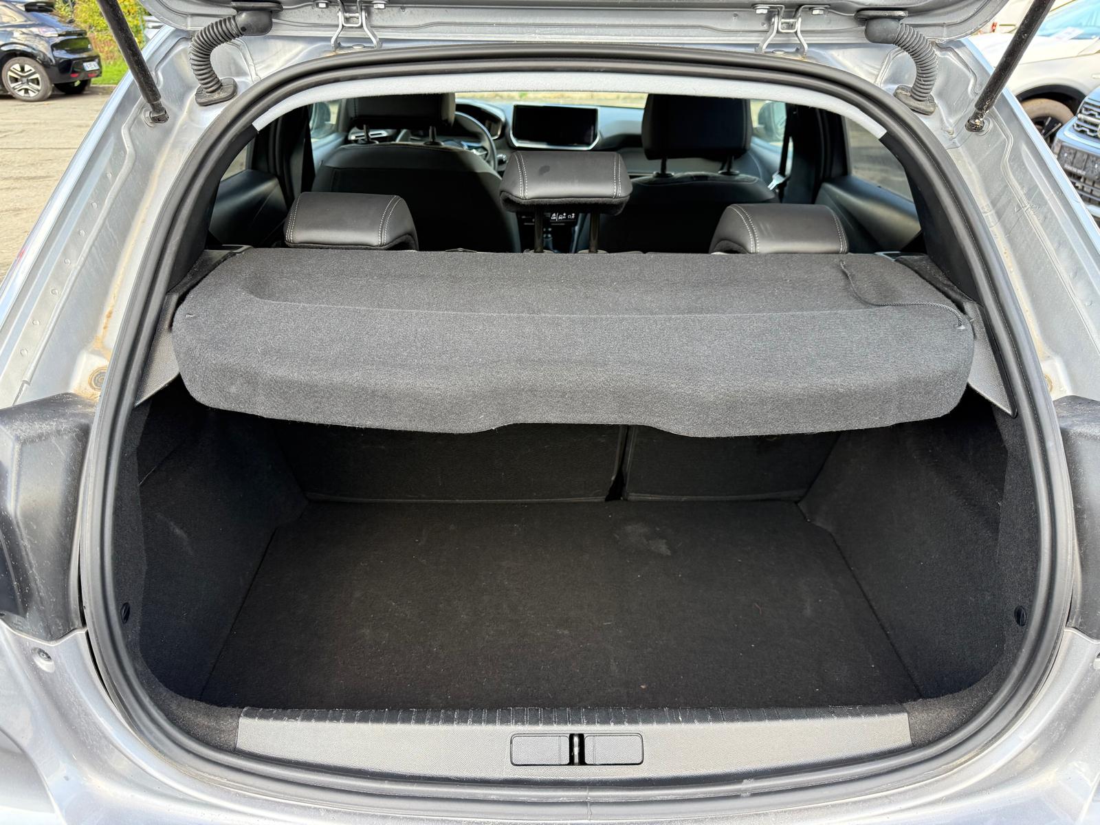 Achat PEUGEOT 208 ALLURE 1.2 PURETECH 100 CH 11/04/2024 en France pour importation en Algérie (Occasion). Spécialiste Export -3 ans, CCR, Mujahid chez DJ CAR. Réf 16gcy0h6z