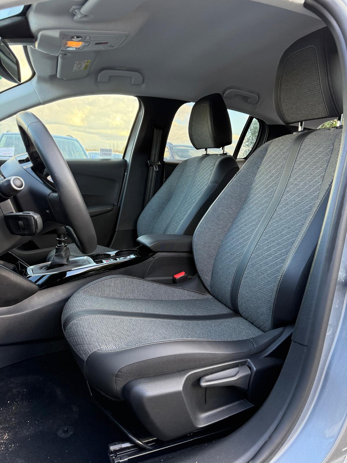 Achat PEUGEOT 208 ALLURE 1.2 PURETECH 100 CH 11/04/2024 en France pour importation en Algérie (Occasion). Spécialiste Export -3 ans, CCR, Mujahid chez DJ CAR. Réf 16gcy0h6z