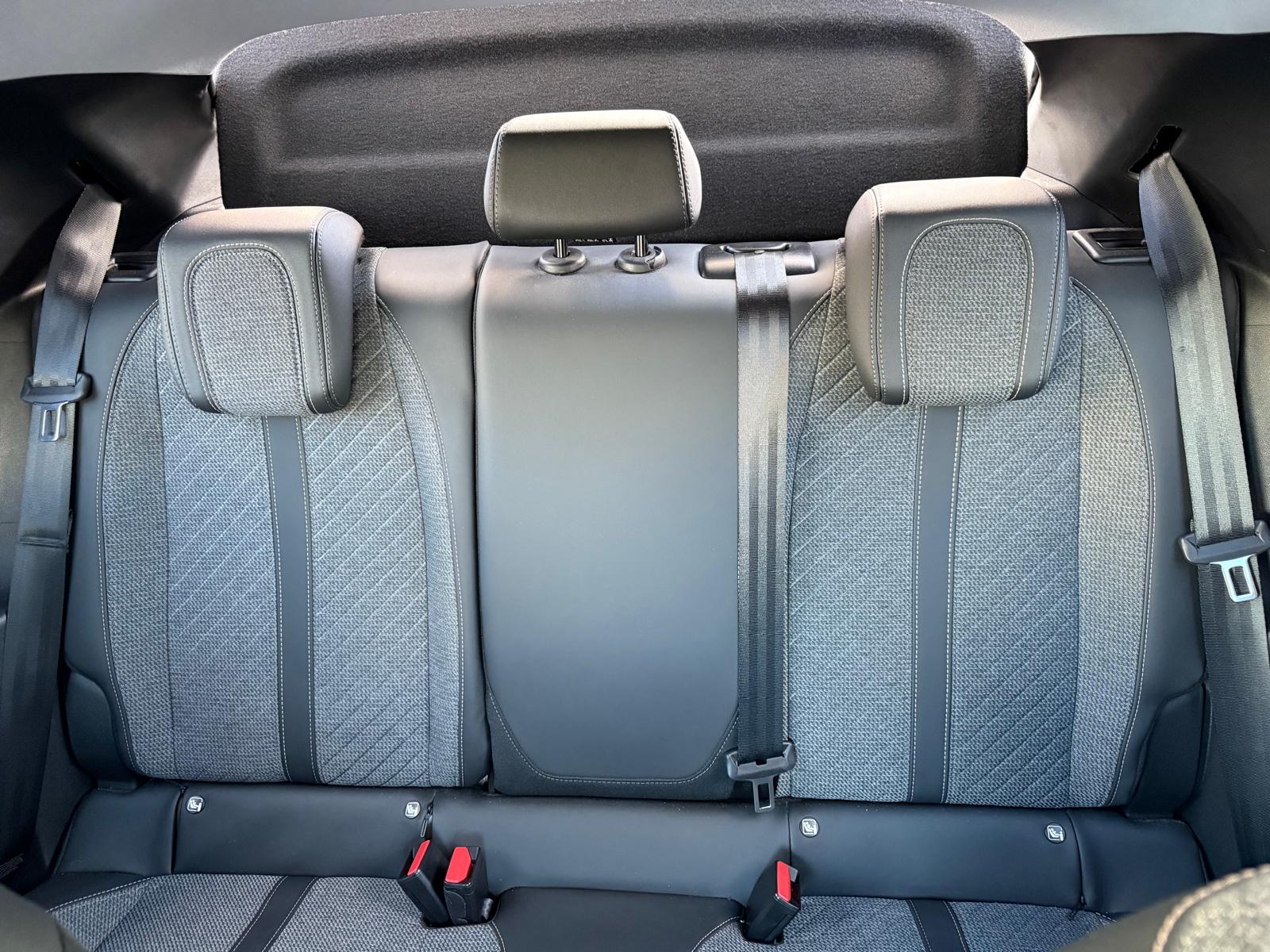 Achat PEUGEOT 208 ALLURE 1.2 PURETECH 100 CH 11/04/2024 en France pour importation en Algérie (Occasion). Spécialiste Export -3 ans, CCR, Mujahid chez DJ CAR. Réf 16gcy0h6z