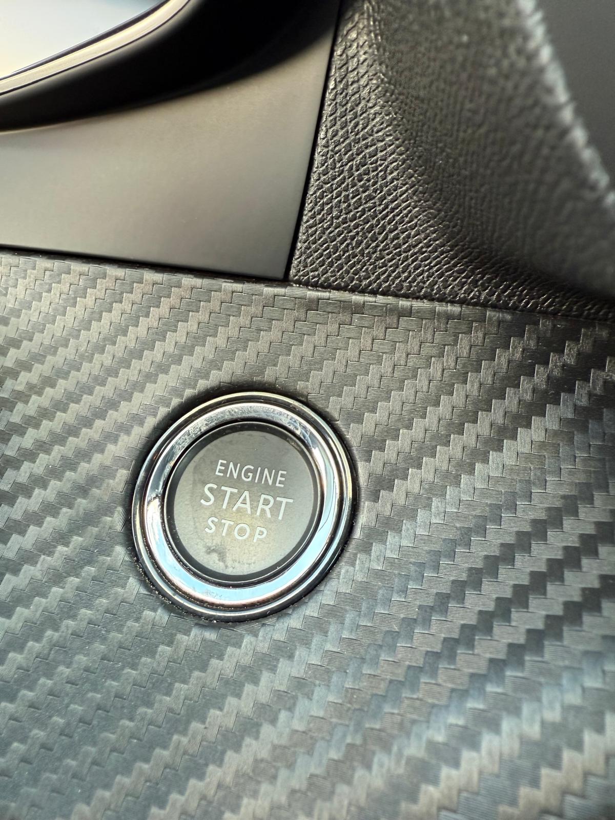 Achat PEUGEOT 208 ALLURE 1.2 PURETECH 100 CH 11/04/2024 en France pour importation en Algérie (Occasion). Spécialiste Export -3 ans, CCR, Mujahid chez DJ CAR. Réf 16gcy0h6z