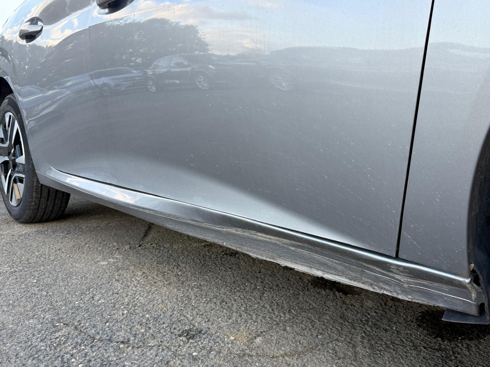 Achat PEUGEOT 208 ALLURE 1.2 PURETECH 100 CH 11/04/2024 en France pour importation en Algérie (Occasion). Spécialiste Export -3 ans, CCR, Mujahid chez DJ CAR. Réf 16gcy0h6z