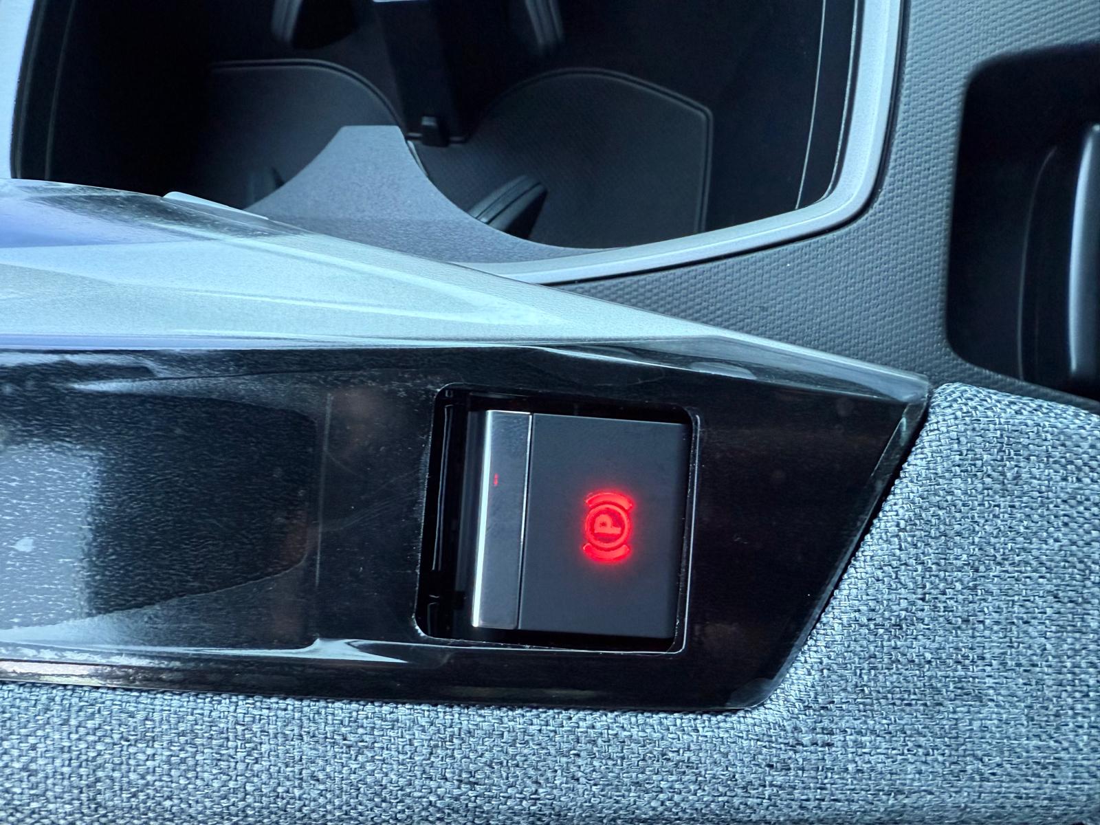 Achat PEUGEOT 3008 ALLURE 1.6 THP 165 CH 2026 en France pour importation en Algérie (Neuf). Spécialiste Export -3 ans, CCR, Mujahid chez DJ CAR. Réf gjsdexnd