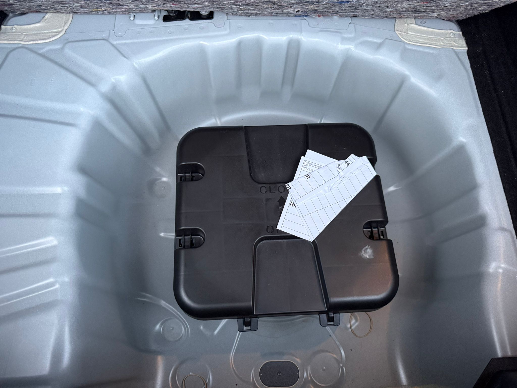 Achat RENAULT CLIO 5 EVOLUTION 1.0 TCE 90 CH 12/05/2025 en France pour importation en Algérie (Occasion). Spécialiste Export -3 ans, CCR, Mujahid chez DJ CAR. Réf 76ssq2