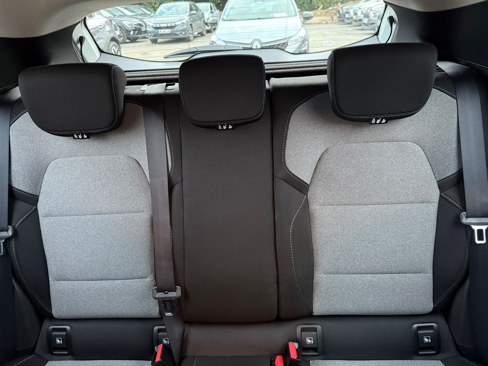 Achat RENAULT CLIO 5 EVOLUTION 1.0 TCE 90 CH 12/05/2025 en France pour importation en Algérie (Occasion). Spécialiste Export -3 ans, CCR, Mujahid chez DJ CAR. Réf 76ssq2