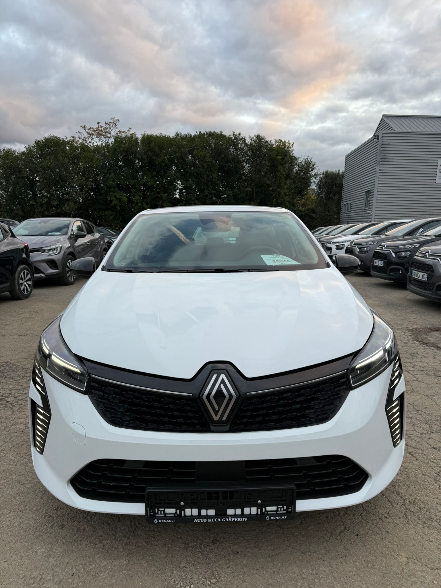 Achat RENAULT CLIO 5 EVOLUTION 1.0 TCE 90 CH 12/05/2025 en France pour importation en Algérie (Occasion). Spécialiste Export -3 ans, CCR, Mujahid chez DJ CAR. Réf 76ssq2