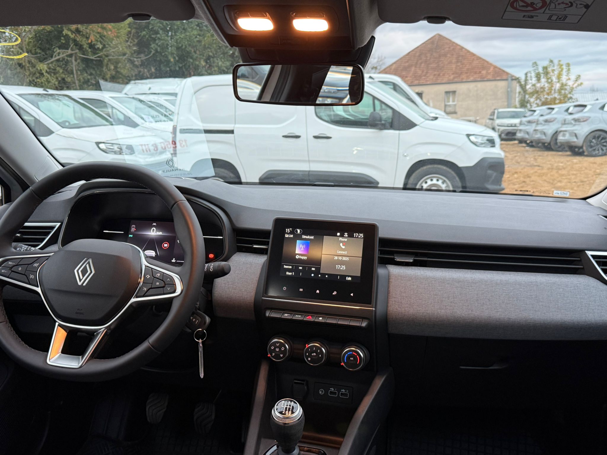 Achat RENAULT CLIO 5 EVOLUTION 1.0 TCE 90 CH 12/05/2025 en France pour importation en Algérie (Occasion). Spécialiste Export -3 ans, CCR, Mujahid chez DJ CAR. Réf 76ssq2