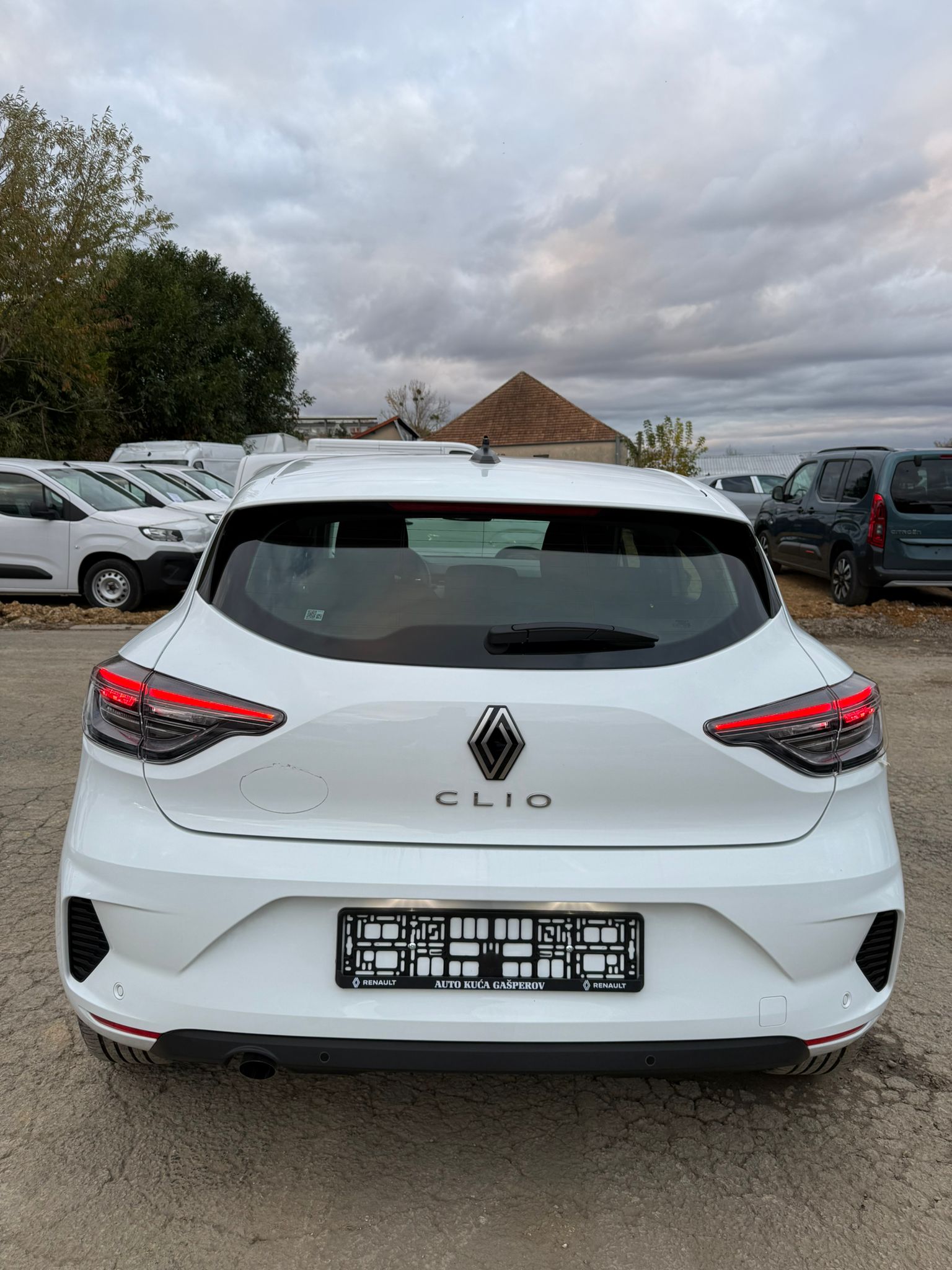 Achat RENAULT CLIO 5 EVOLUTION 1.0 TCE 90 CH 12/05/2025 en France pour importation en Algérie (Occasion). Spécialiste Export -3 ans, CCR, Mujahid chez DJ CAR. Réf 76ssq2