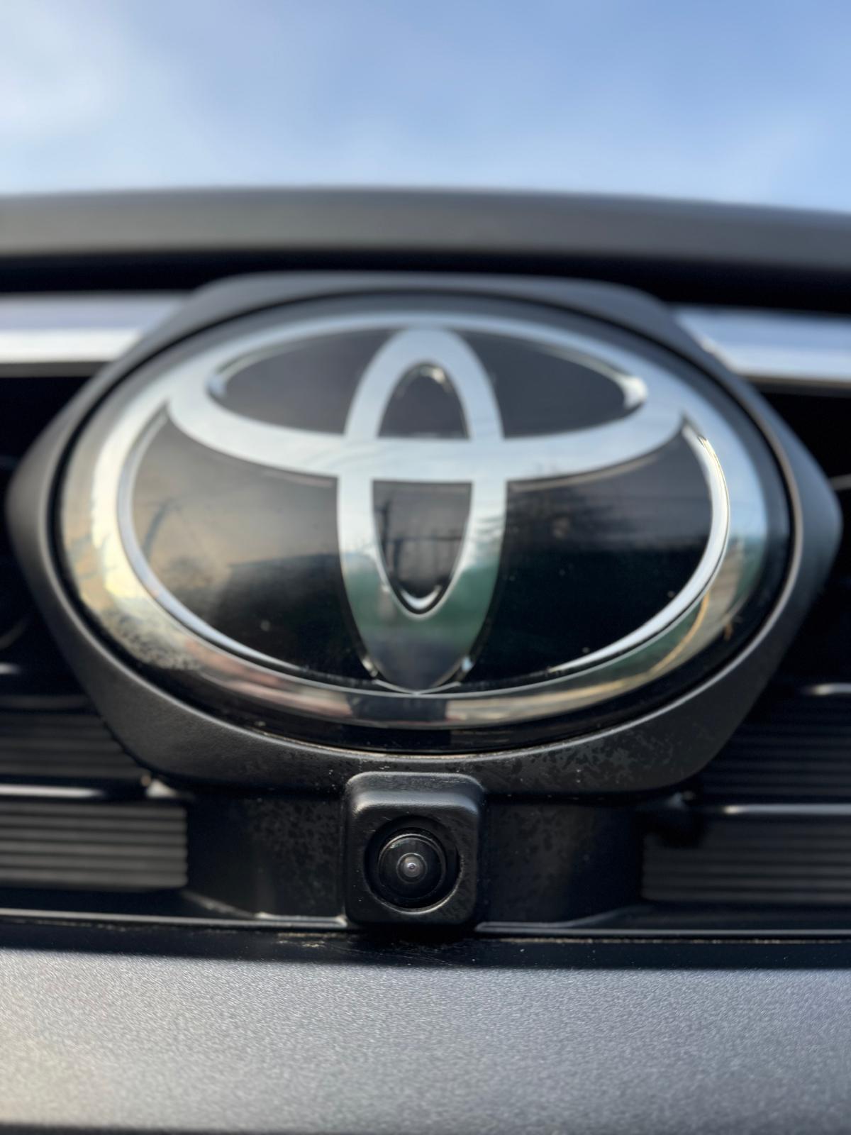 Achat TOYOTA HILUX DOUBLE CABINE INVINCIBLE 2.8 D-AD 204 HP 2026 en France pour importation en Algérie (Neuf). Spécialiste Export -3 ans, CCR, Mujahid chez DJ CAR. Réf wydahrhyh