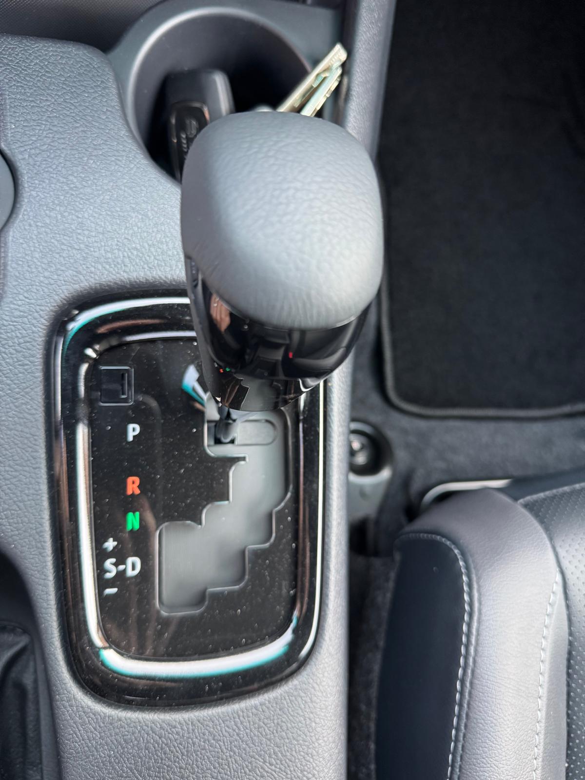 Achat TOYOTA HILUX DOUBLE CABINE INVINCIBLE 2.8 D-AD 204 HP 2026 en France pour importation en Algérie (Neuf). Spécialiste Export -3 ans, CCR, Mujahid chez DJ CAR. Réf wydahrhyh