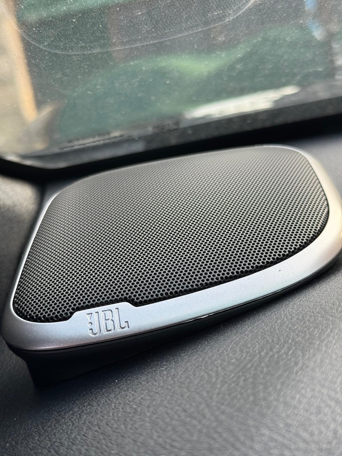 Achat TOYOTA HILUX DOUBLE CABINE INVINCIBLE 2.8 D-AD 204 HP 2026 en France pour importation en Algérie (Neuf). Spécialiste Export -3 ans, CCR, Mujahid chez DJ CAR. Réf wydahrhyh