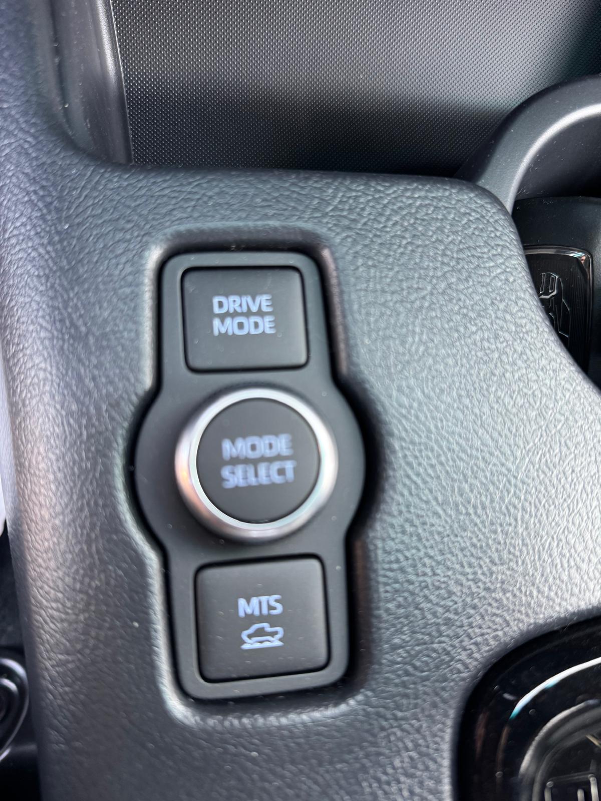 Achat TOYOTA HILUX DOUBLE CABINE INVINCIBLE 2.8 D-AD 204 HP 2026 en France pour importation en Algérie (Neuf). Spécialiste Export -3 ans, CCR, Mujahid chez DJ CAR. Réf wydahrhyh