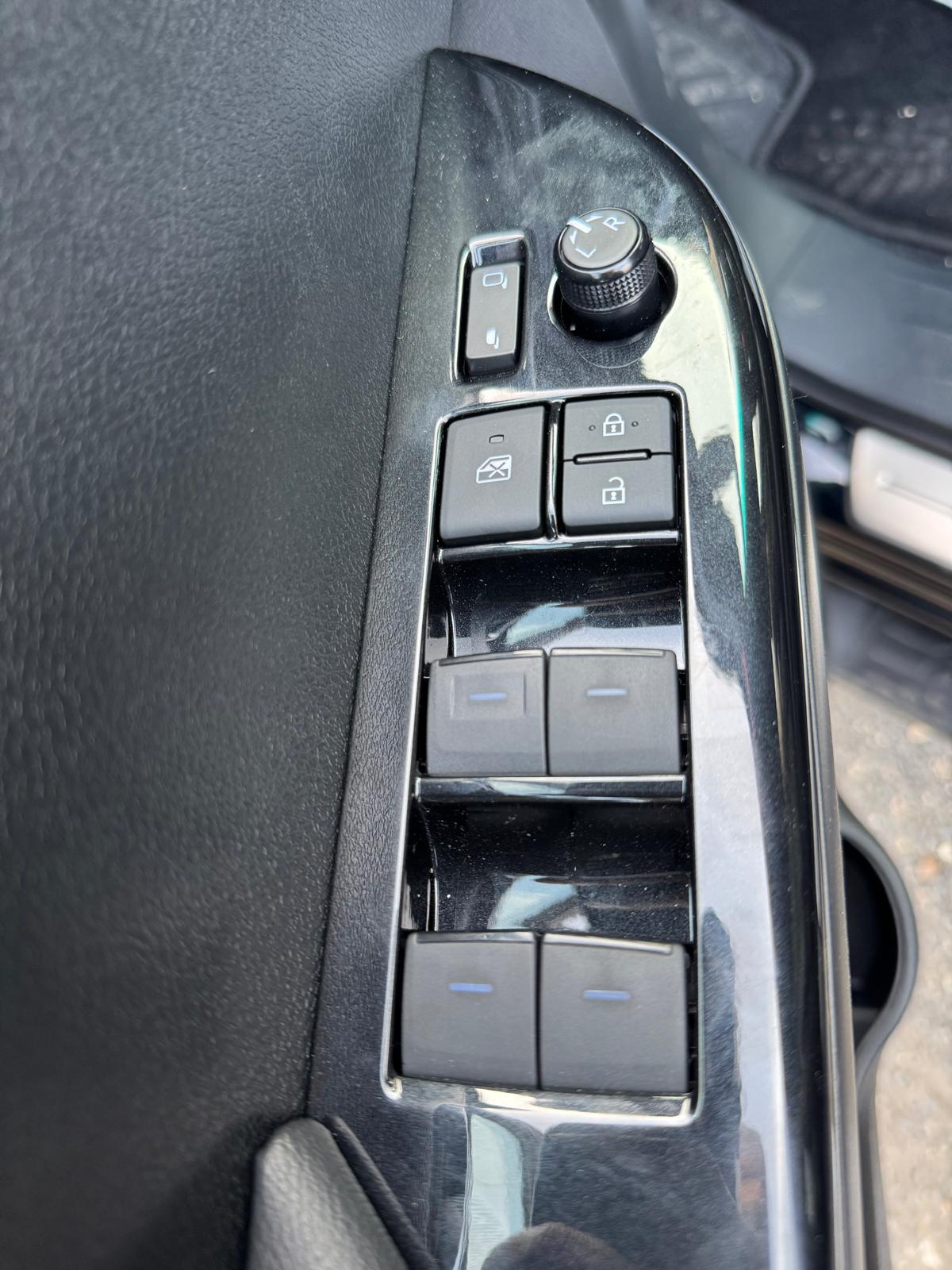 Achat TOYOTA HILUX DOUBLE CABINE INVINCIBLE 2.8 D-AD 204 HP 2026 en France pour importation en Algérie (Neuf). Spécialiste Export -3 ans, CCR, Mujahid chez DJ CAR. Réf wydahrhyh