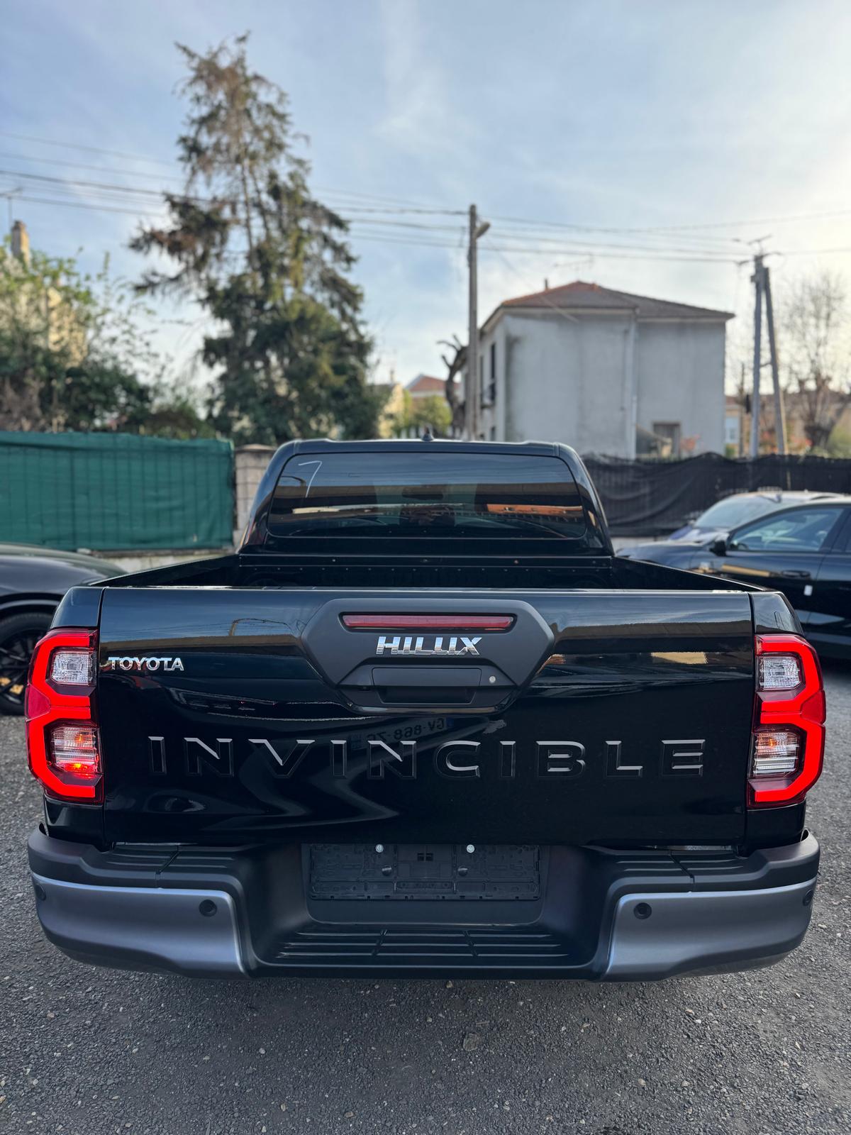 Achat TOYOTA HILUX DOUBLE CABINE INVINCIBLE 2.8 D-AD 204 HP 2026 en France pour importation en Algérie (Neuf). Spécialiste Export -3 ans, CCR, Mujahid chez DJ CAR. Réf wydahrhyh