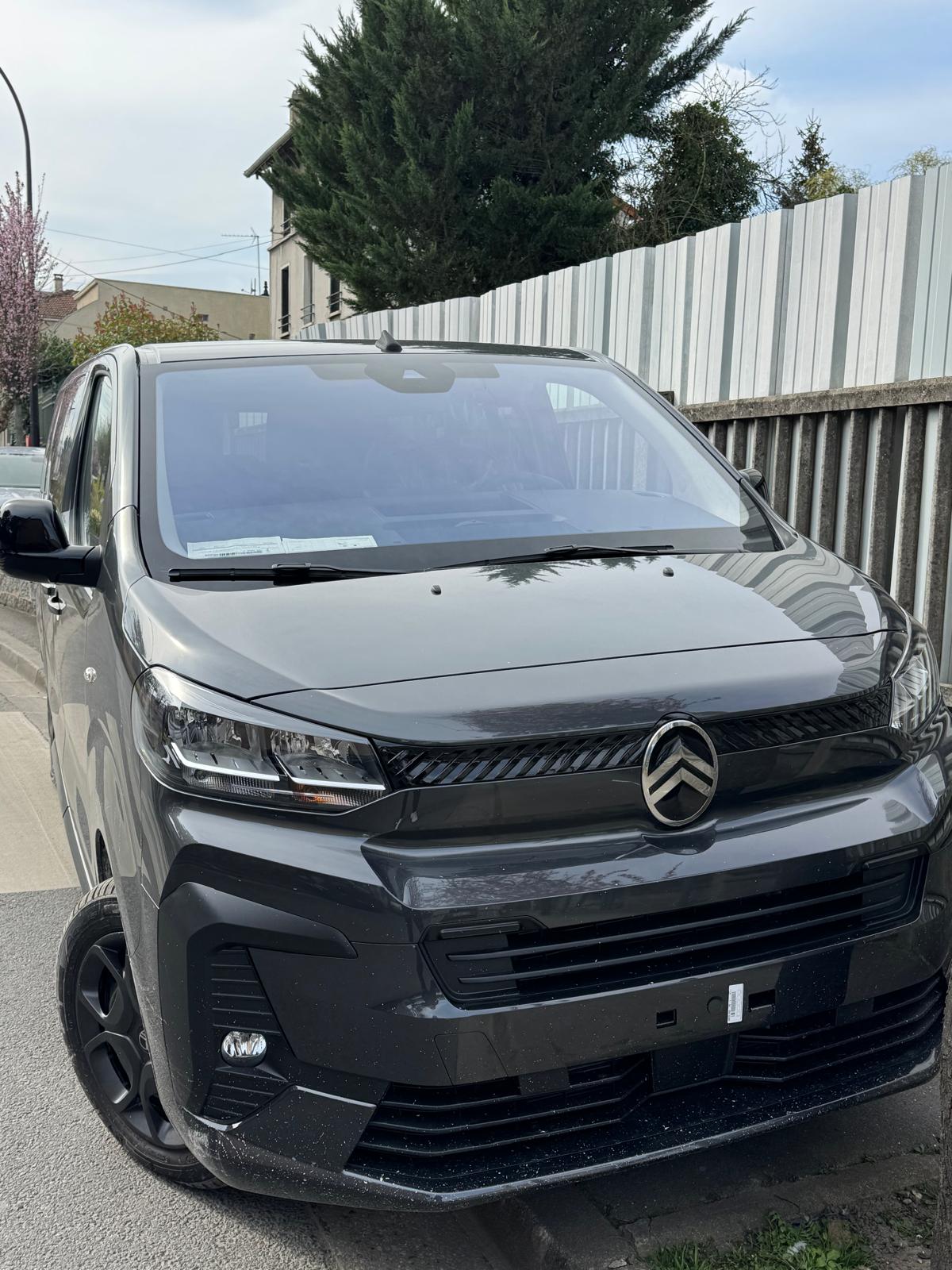 Achat CITROEN JUMPY COMBI 9P 2.0 HDI 150CH BVM6 2026 en France pour importation en Algérie (Neuf). Spécialiste Export -3 ans, CCR, Mujahid chez DJ CAR. Réf 12cex04f