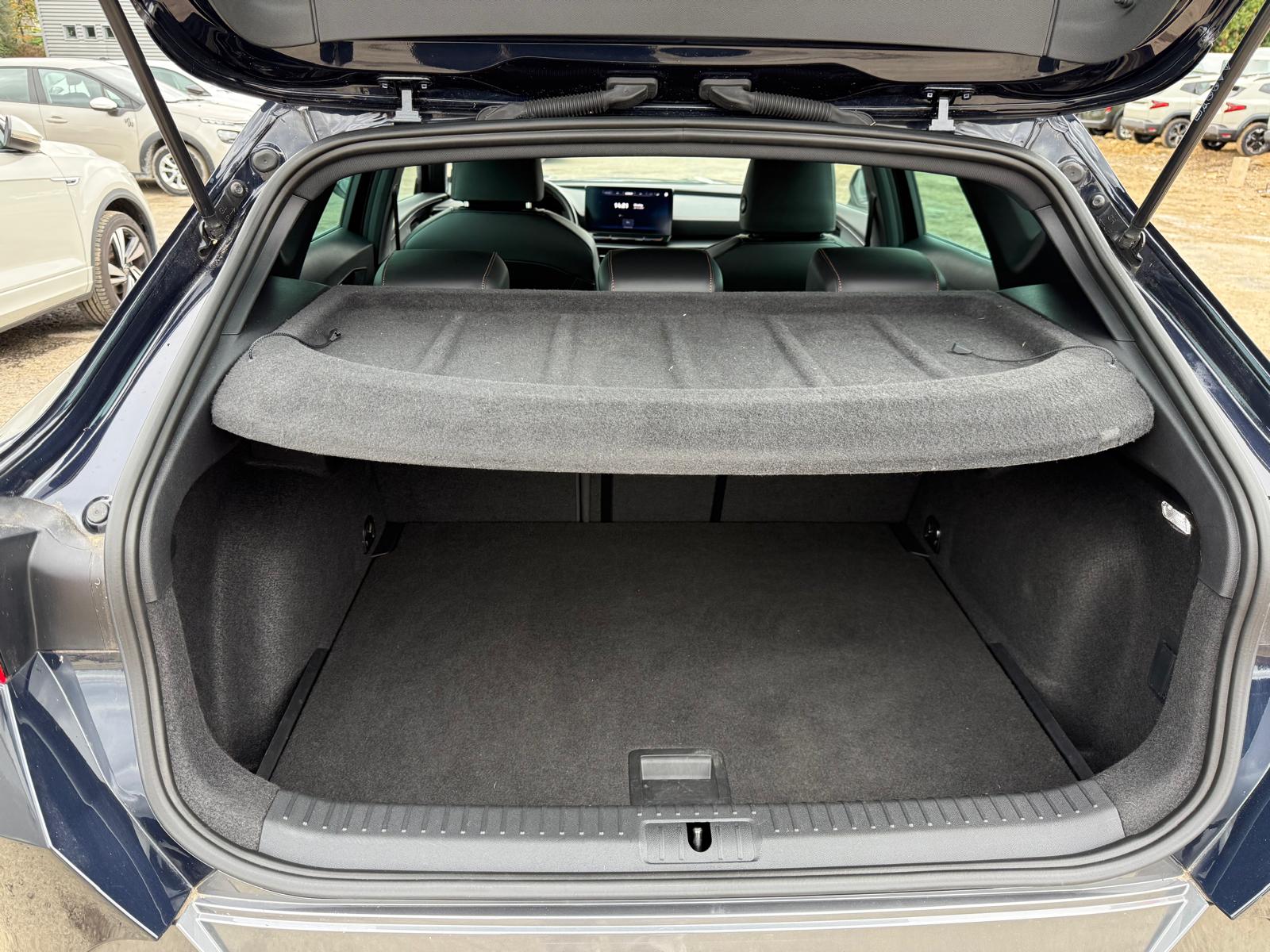 Achat CUPRA FORMENTOR 1.5 TSI 150 CH DSG7 2023 en France pour importation en Algérie (Occasion). Spécialiste Export -3 ans, CCR, Mujahid chez DJ CAR. Réf pet69